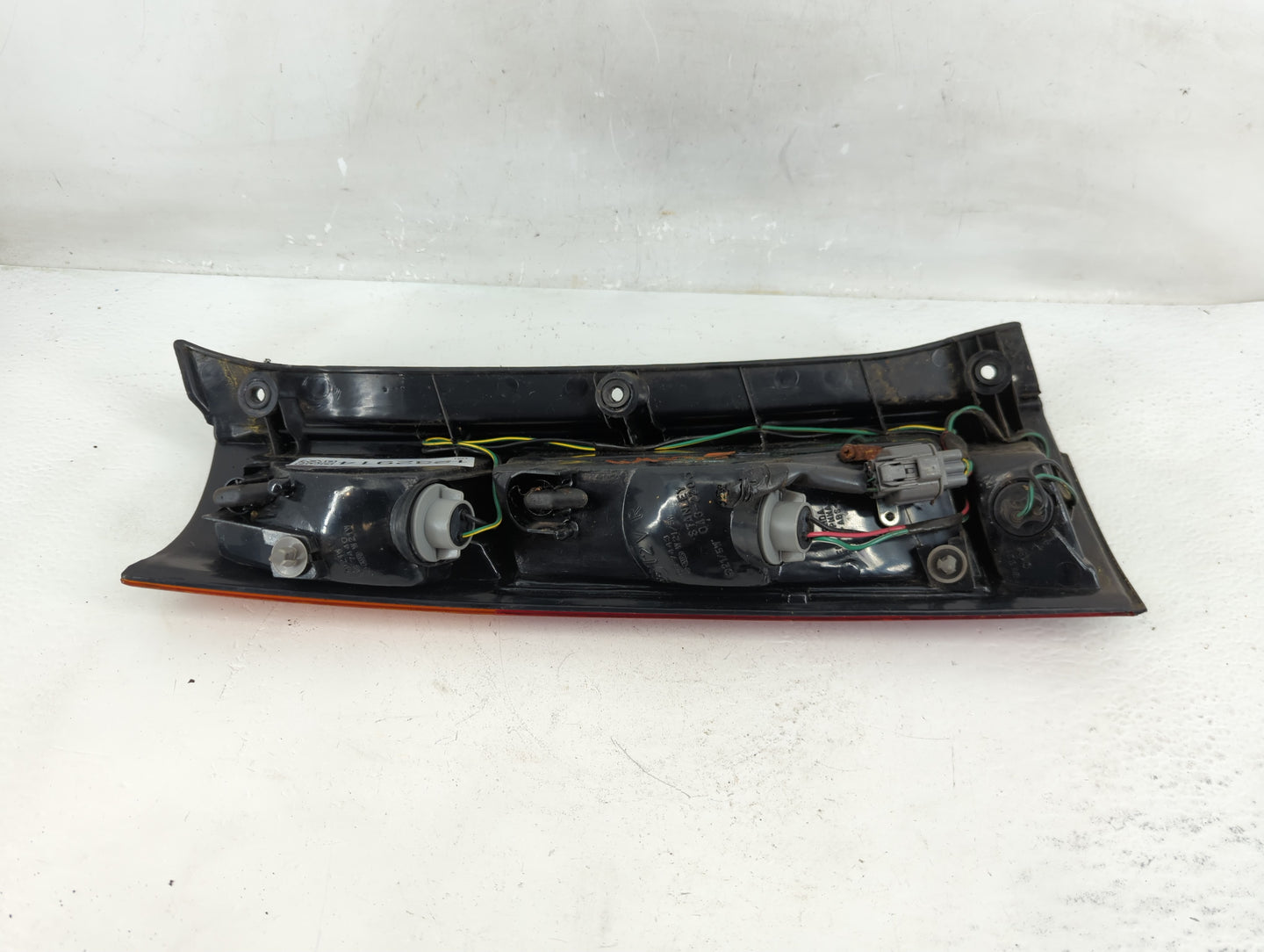 1997-2001 Honda Cr-V Tail Light Assembly Passenger Right OEM P/N:043-2200 Fits Fits 1997 1998 1999 2000 2001 OEM Used Auto P