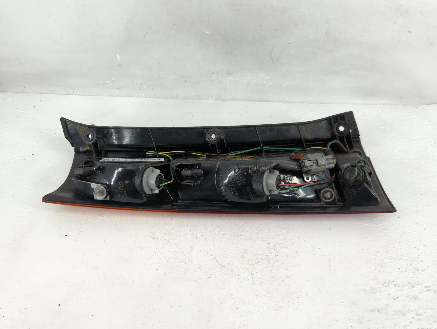 1997-2001 Honda Cr-V Tail Light Assembly Passenger Right OEM P/N:043-2200 Fits Fits 1997 1998 1999 2000 2001 OEM Used Auto P