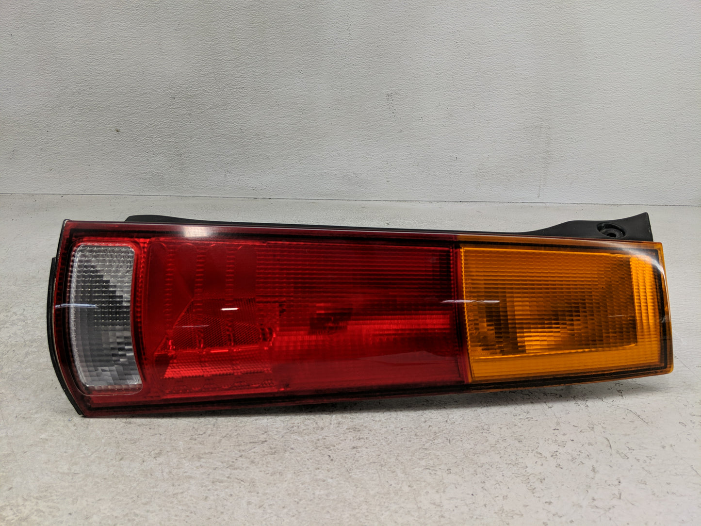 1997-2001 Honda Cr-V Tail Light Assembly Passenger Right OEM P/N:043-2200 Fits Fits 1997 1998 1999 2000 2001 OEM Used Auto P