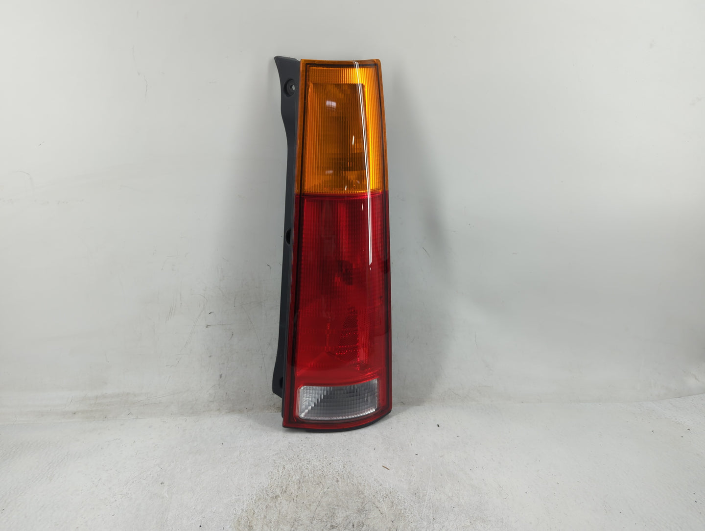 1997-2001 Honda Cr-V Tail Light Assembly Passenger Right OEM P/N:043-2200 Fits Fits 1997 1998 1999 2000 2001 OEM Used Auto P