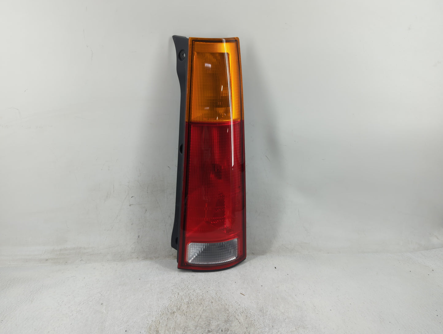 1997-2001 Honda Cr-V Tail Light Assembly Passenger Right OEM P/N:043-2200 Fits Fits 1997 1998 1999 2000 2001 OEM Used Auto P