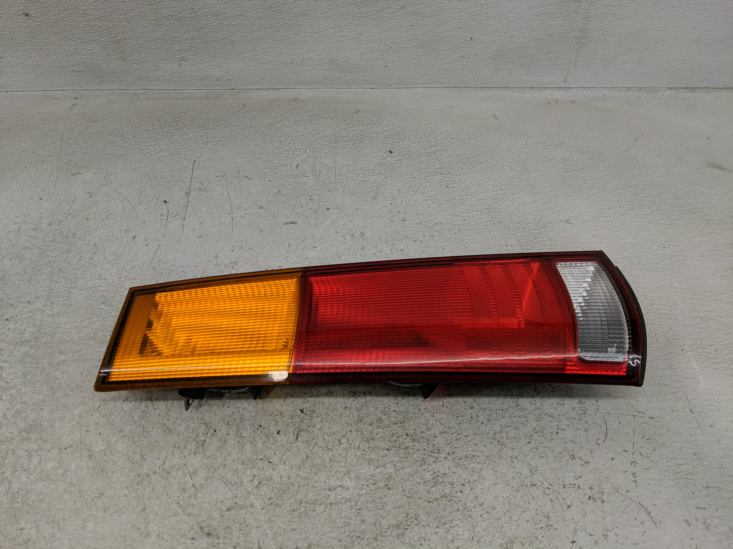 1997-2001 Honda Cr-V Tail Light Assembly Passenger Right OEM P/N:043-2200 Fits Fits 1997 1998 1999 2000 2001 OEM Used Auto P