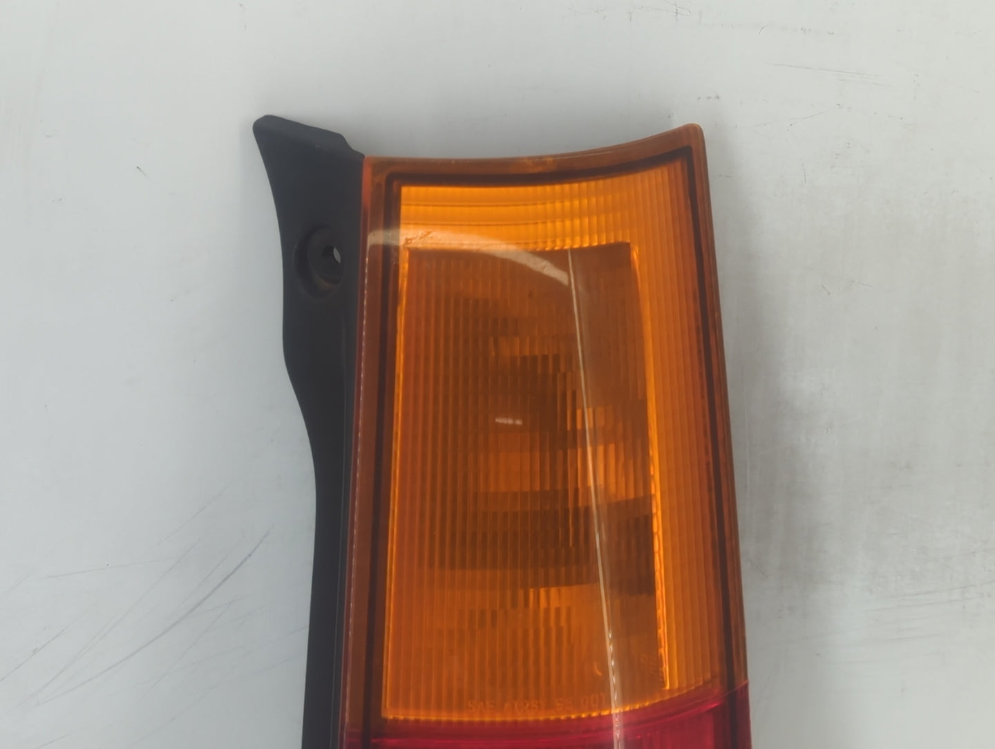 1997-2001 Honda Cr-V Tail Light Assembly Passenger Right OEM P/N:043-2200 Fits Fits 1997 1998 1999 2000 2001 OEM Used Auto P