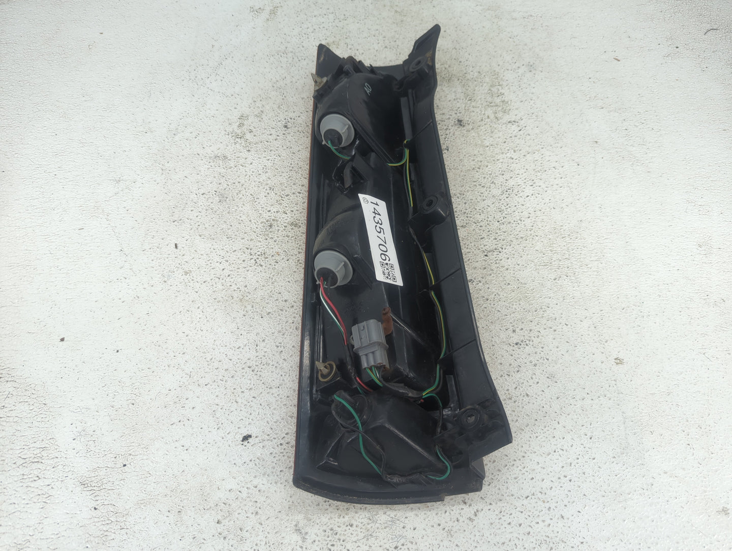 1997-2001 Honda Cr-V Tail Light Assembly Passenger Right OEM P/N:043-2200 Fits Fits 1997 1998 1999 2000 2001 OEM Used Auto P
