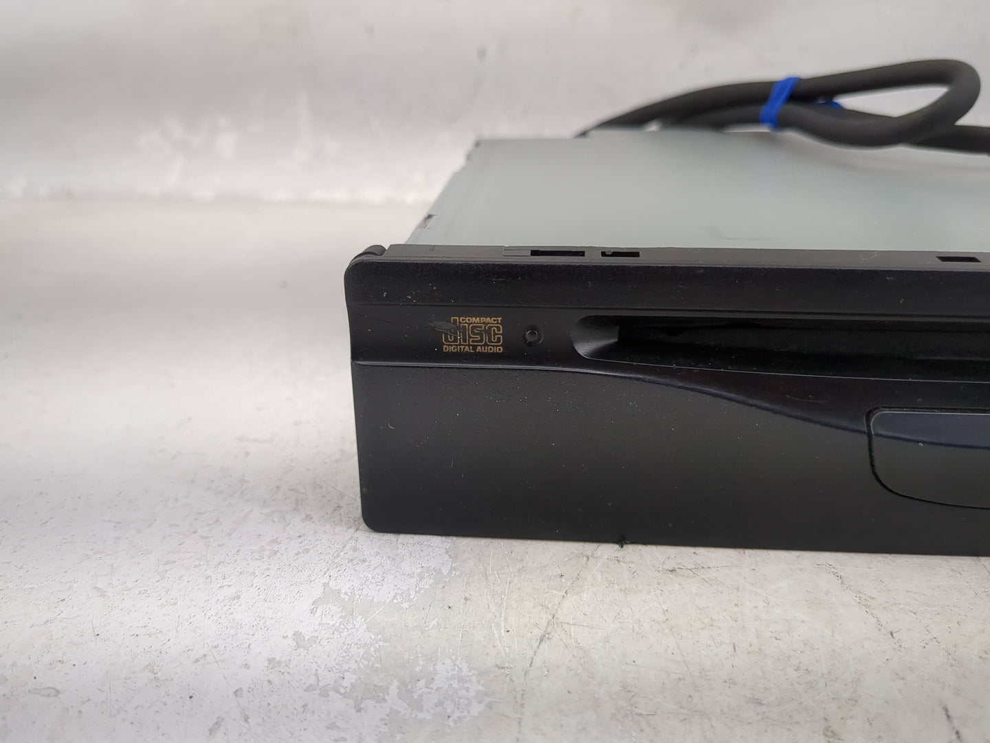 2000-2001 Honda Cr-v Radio Cd Changer 08a06-1a0-050|md269ah|aj94900159 - Oemusedautoparts1.com