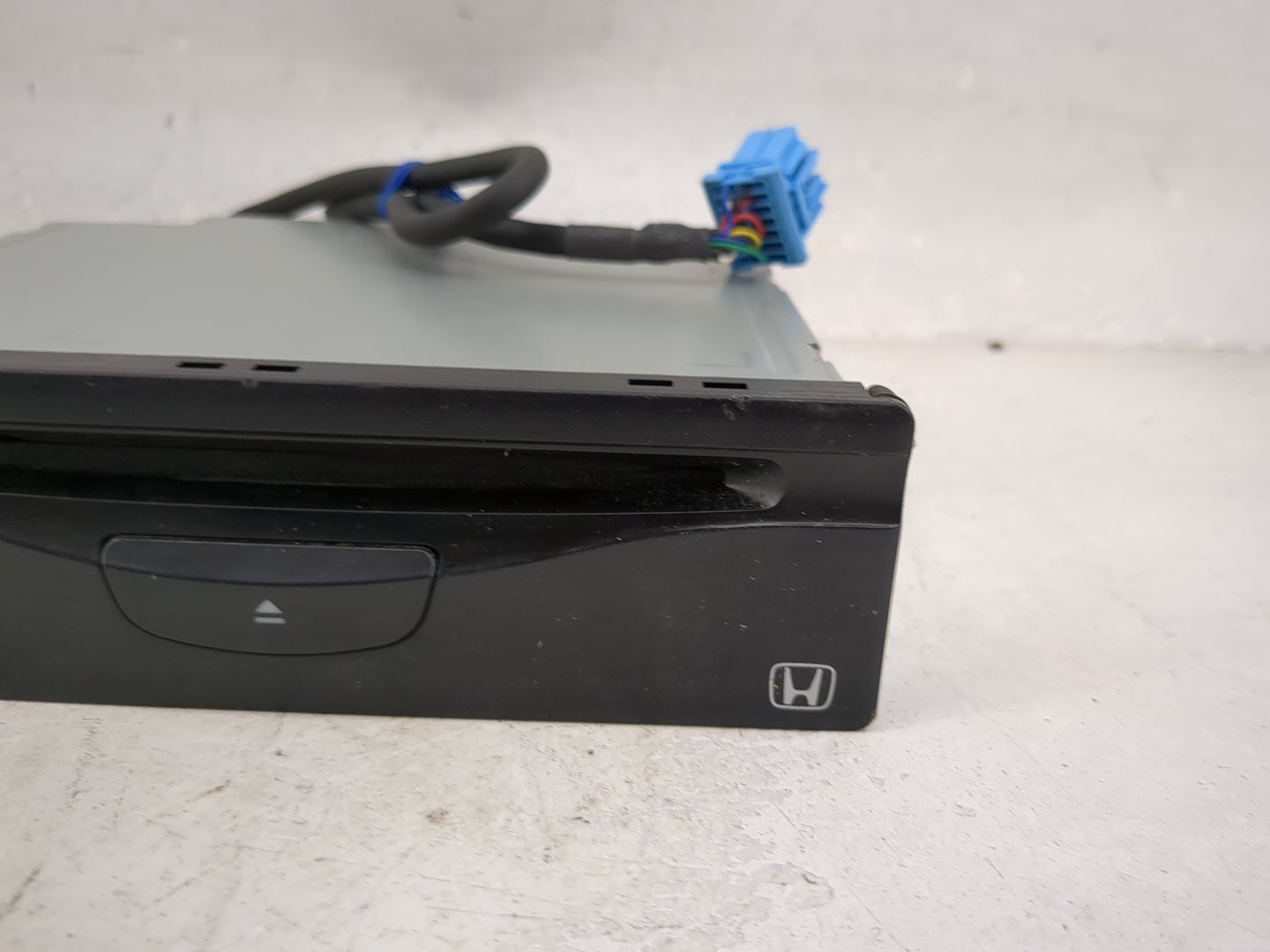 2000-2001 Honda Cr-v Radio Cd Changer 08a06-1a0-050|md269ah|aj94900159 - Oemusedautoparts1.com