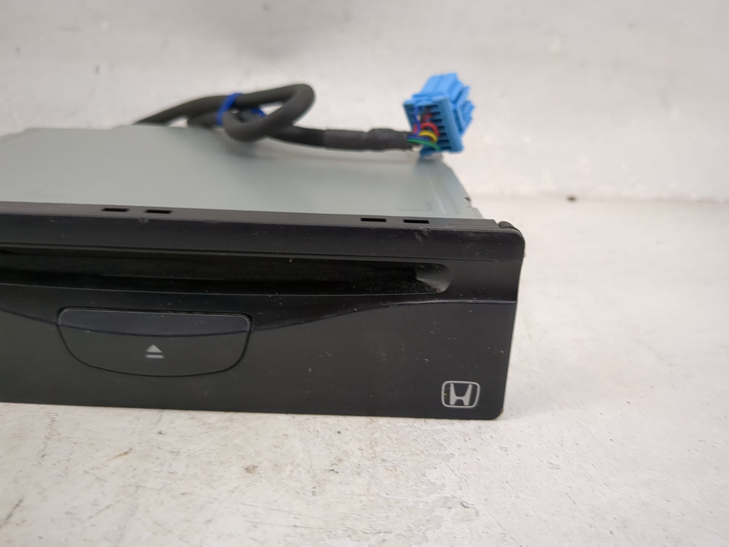 2000-2001 Honda Cr-v Radio Cd Changer 08a06-1a0-050|md269ah|aj94900159 - Oemusedautoparts1.com