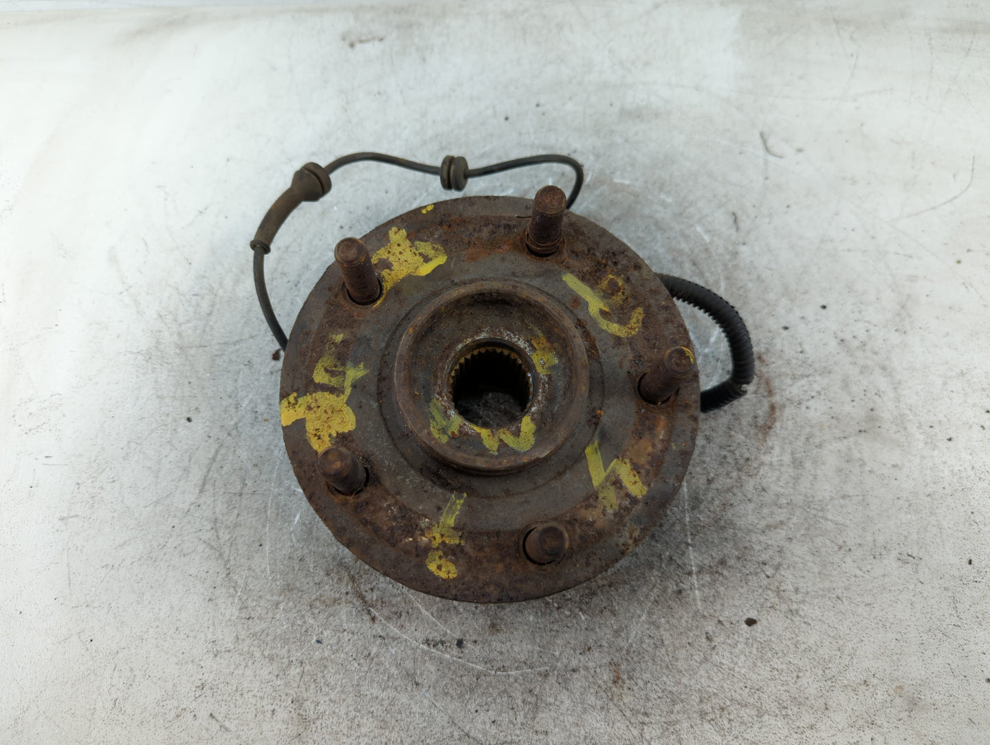 1999-2004 Honda Odyssey Driver Front Wheel Hub Oem - Oemusedautoparts1.com
