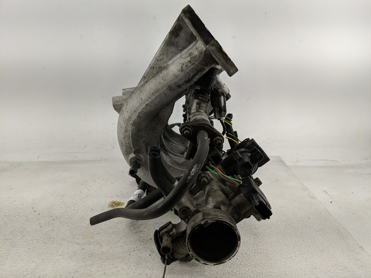 2001-2002 Hyundai Accent Air Intake Manifold P/N:35170-22600 Fits Fits 2001 2002 OEM Used Auto Parts - Oemusedautoparts1.com