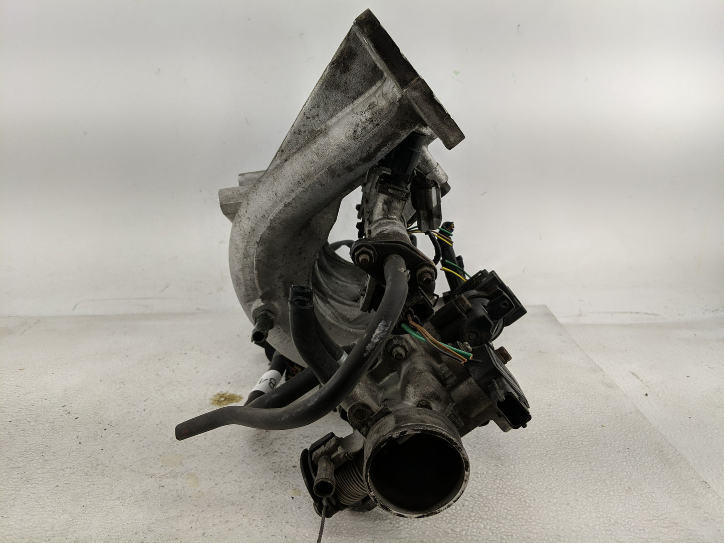 2001-2002 Hyundai Accent Air Intake Manifold P/N:35170-22600 Fits Fits 2001 2002 OEM Used Auto Parts - Oemusedautoparts1.com
