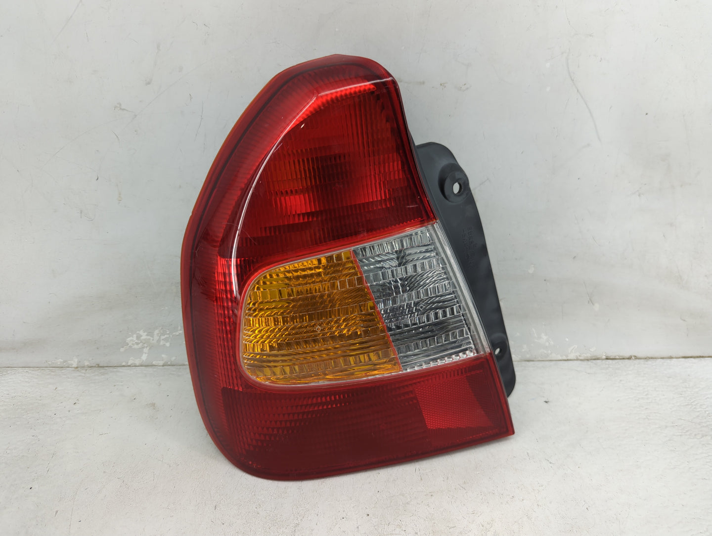2000-2002 Hyundai Accent Tail Light Assembly Passenger Right OEM P/N:P21W P12V27W Fits Fits 2000 2001 2002 OEM Used Auto Par