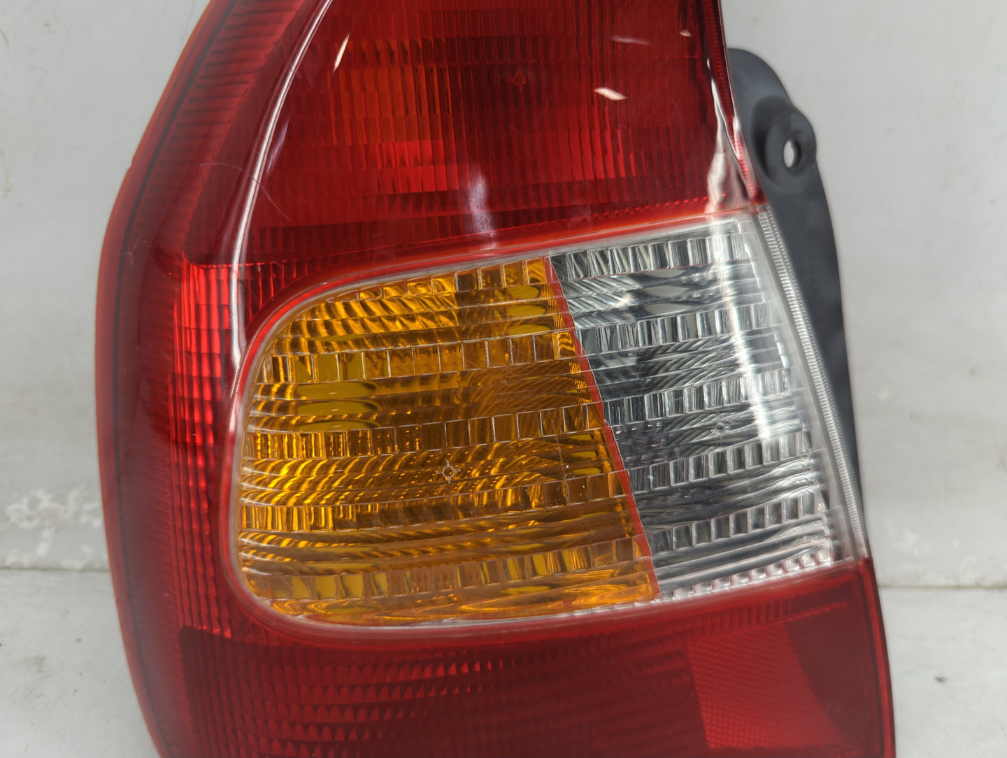2000-2002 Hyundai Accent Tail Light Assembly Passenger Right OEM P/N:P21W P12V27W Fits Fits 2000 2001 2002 OEM Used Auto Par