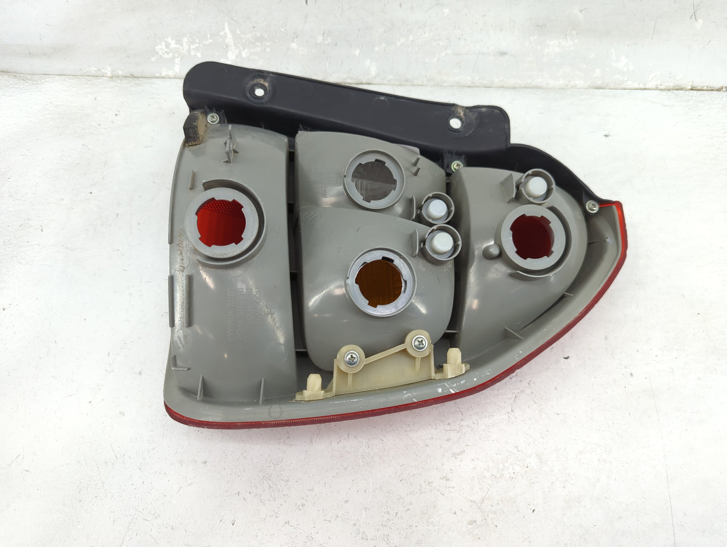 2000-2002 Hyundai Accent Tail Light Assembly Passenger Right OEM P/N:P21W P12V27W Fits Fits 2000 2001 2002 OEM Used Auto Par