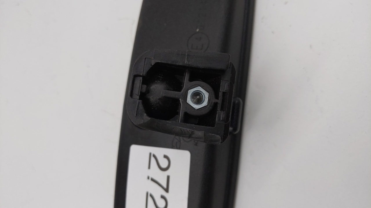 2001-2006 Hyundai Santa Fe Interior Rear View Mirror Replacement OEM P/N:022143 E4022143 Fits OEM Used Auto Parts - Oemuseda