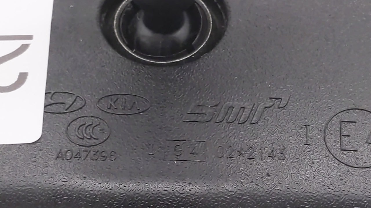 2001-2006 Hyundai Santa Fe Interior Rear View Mirror Replacement OEM P/N:022143 E4022143 Fits OEM Used Auto Parts - Oemuseda