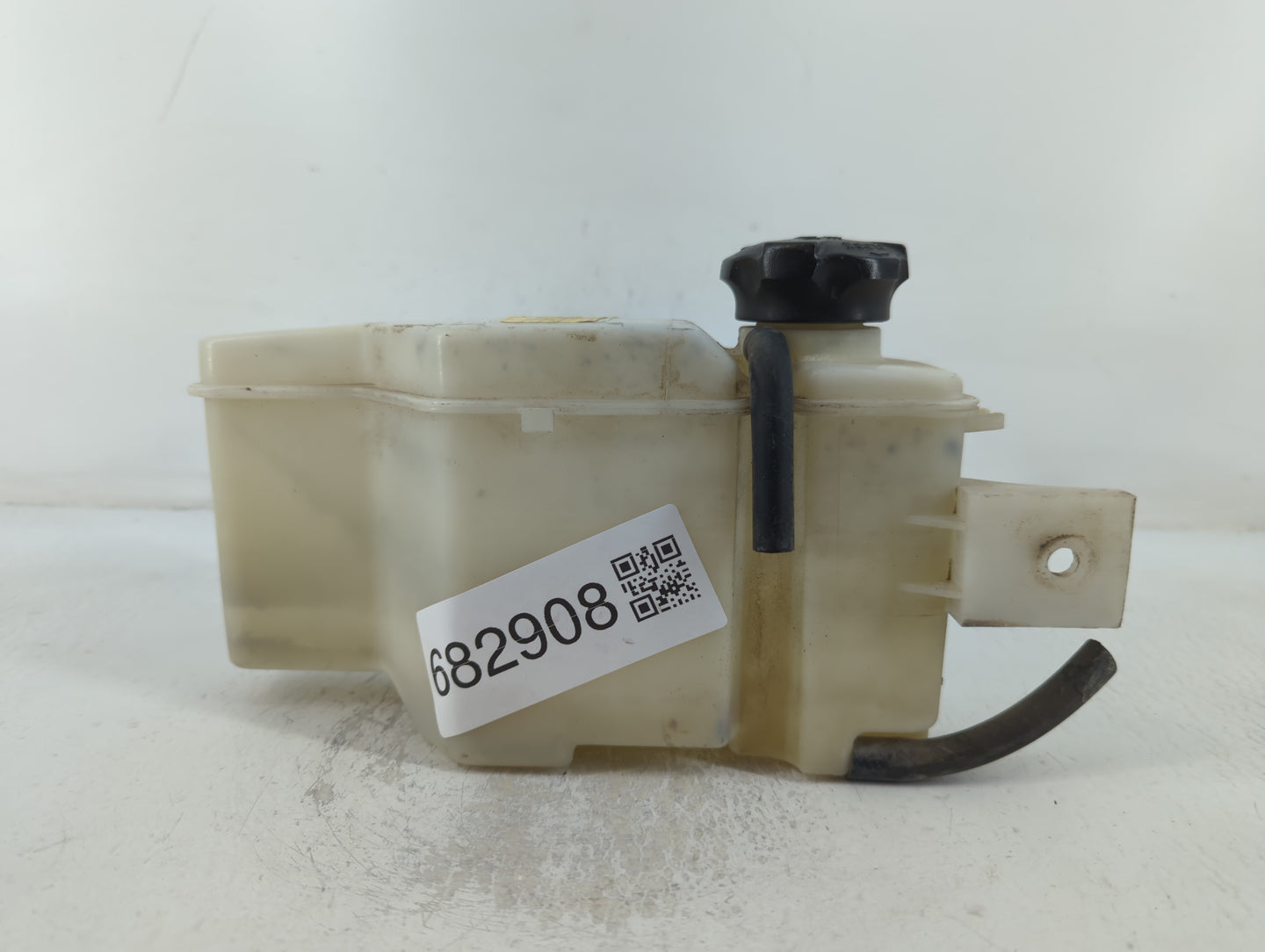 2001 Hyundai Santa Fe Windshield Washer Fluid Reservoir Bottle Oem - Oemusedautoparts1.com