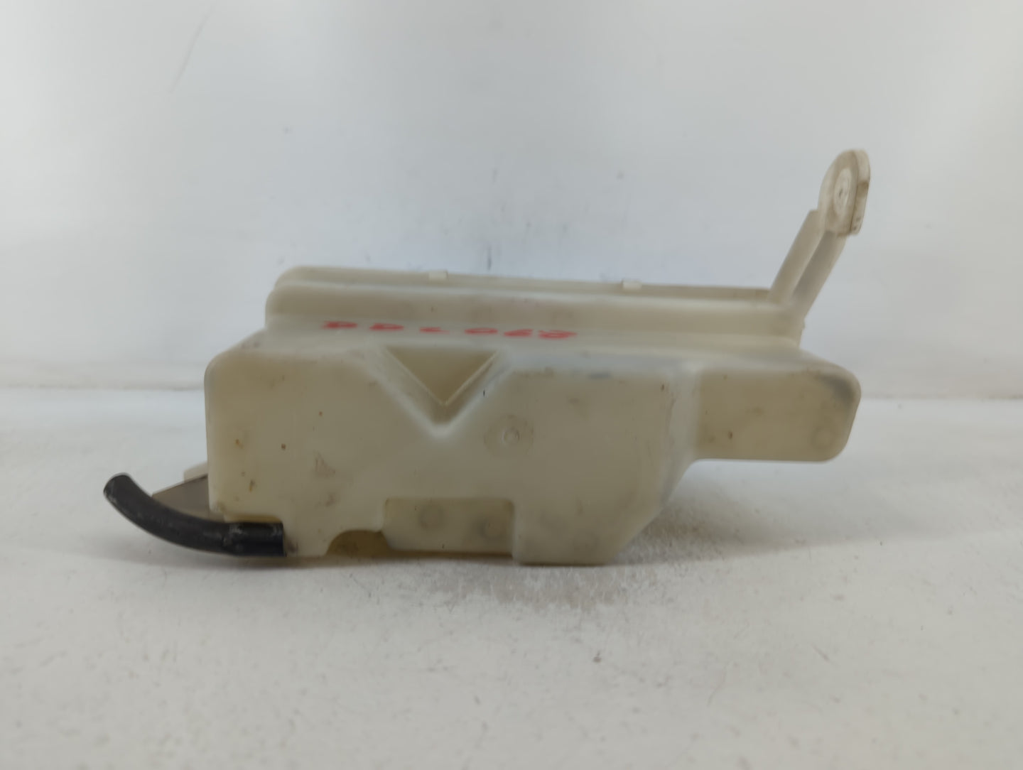 2001 Hyundai Santa Fe Windshield Washer Fluid Reservoir Bottle Oem - Oemusedautoparts1.com