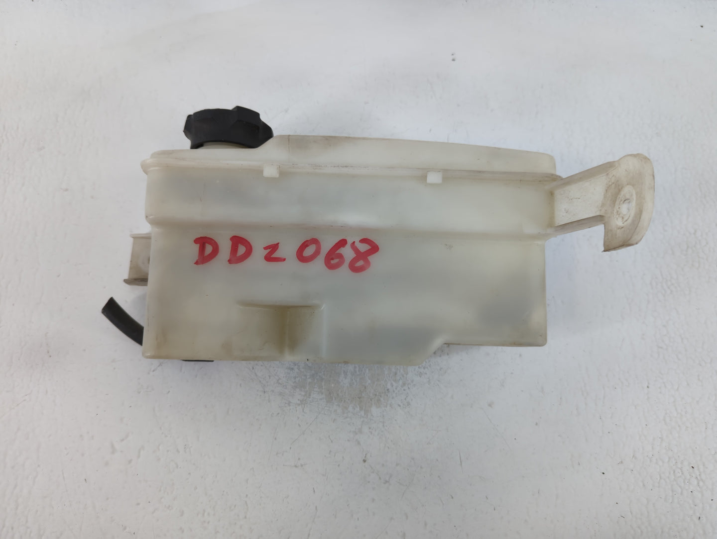2001 Hyundai Santa Fe Windshield Washer Fluid Reservoir Bottle Oem - Oemusedautoparts1.com