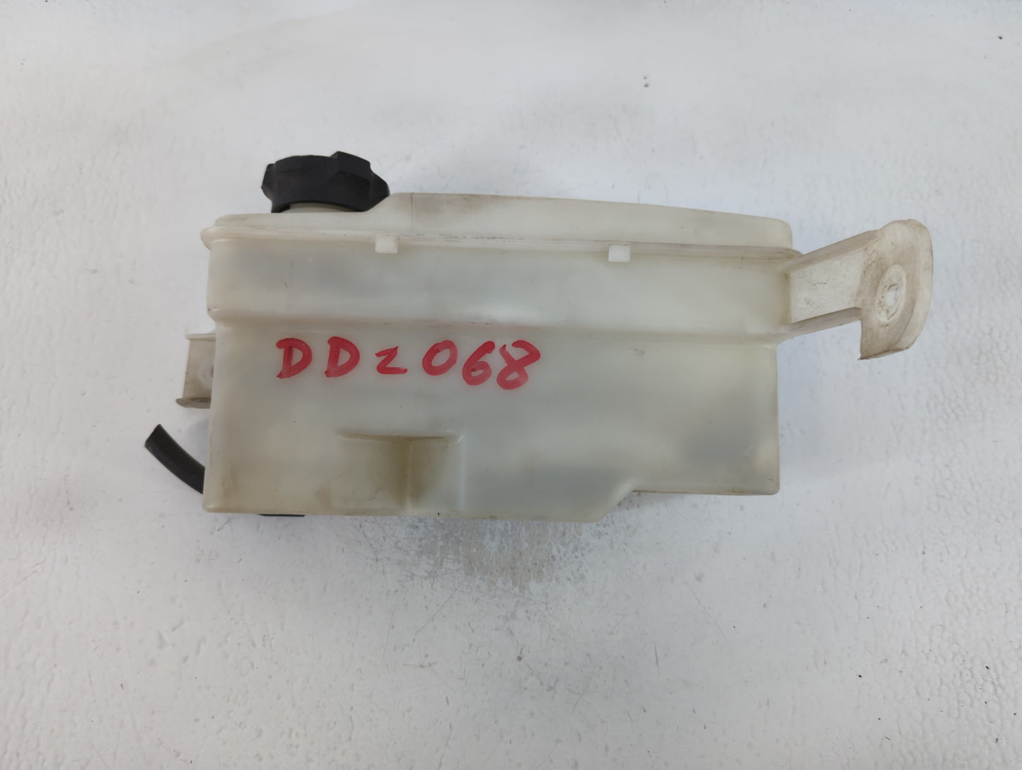 2001 Hyundai Santa Fe Windshield Washer Fluid Reservoir Bottle Oem - Oemusedautoparts1.com