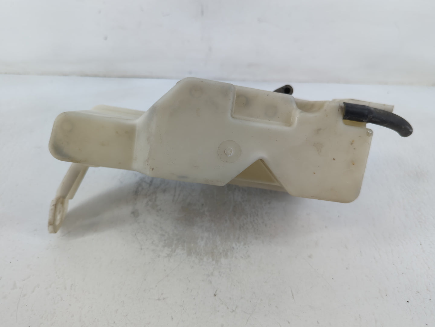 2001 Hyundai Santa Fe Windshield Washer Fluid Reservoir Bottle Oem - Oemusedautoparts1.com