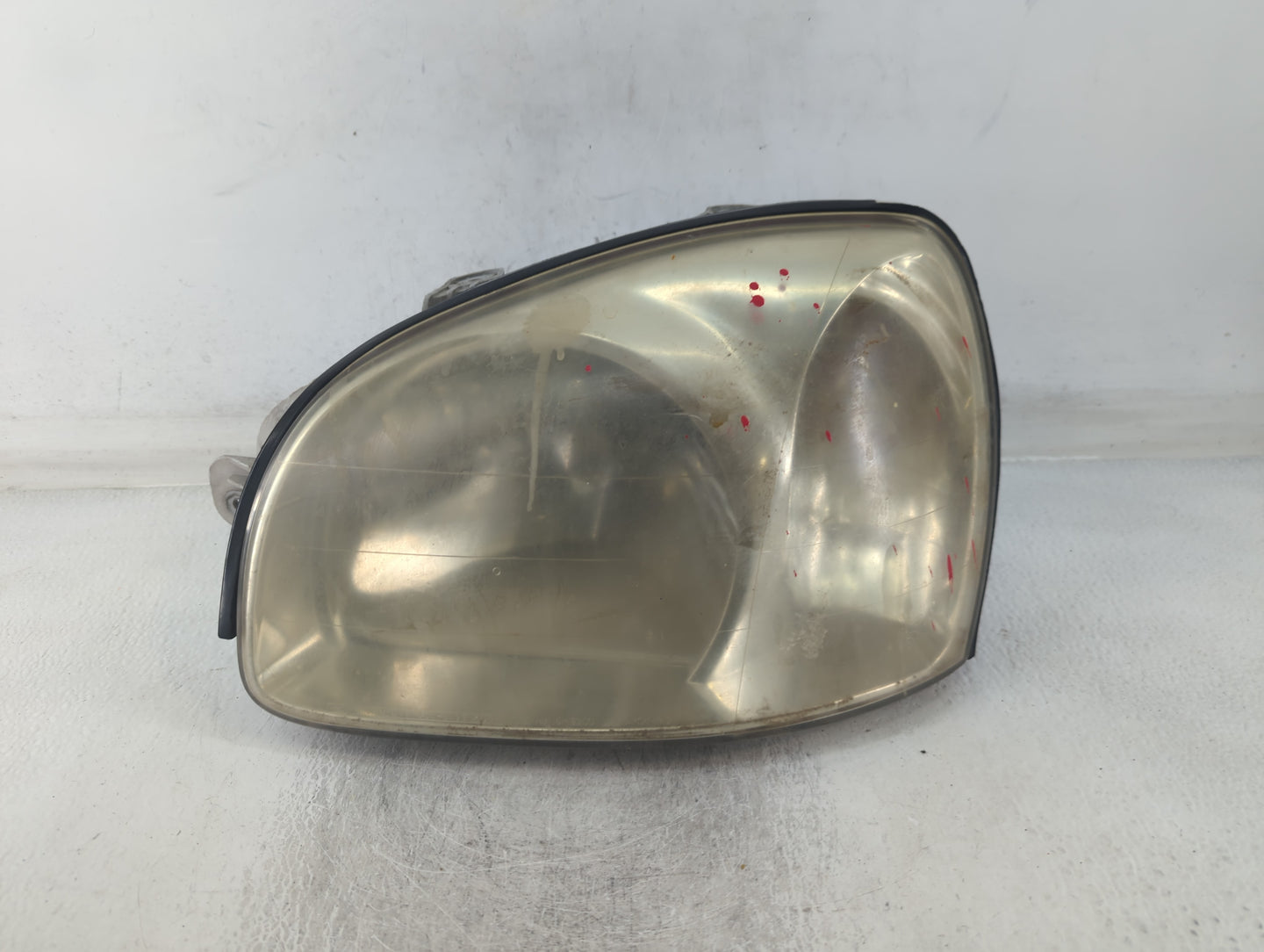 2001-2004 Hyundai Santa Fe Tail Light Assembly Passenger Right OEM Fits Fits 2001 2002 2003 2004 OEM Used Auto Parts - Oemus