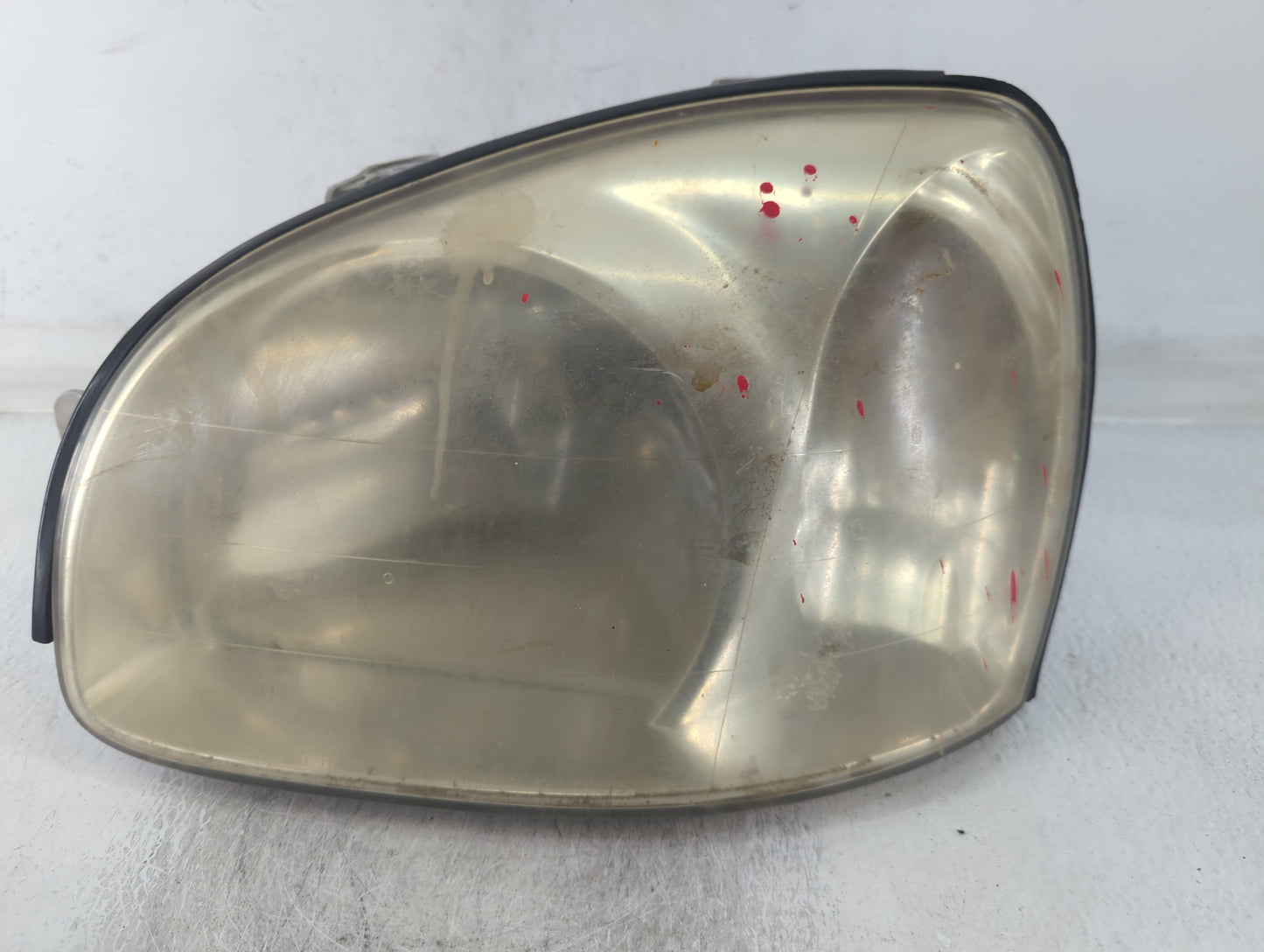 2001-2004 Hyundai Santa Fe Tail Light Assembly Passenger Right OEM Fits Fits 2001 2002 2003 2004 OEM Used Auto Parts - Oemus