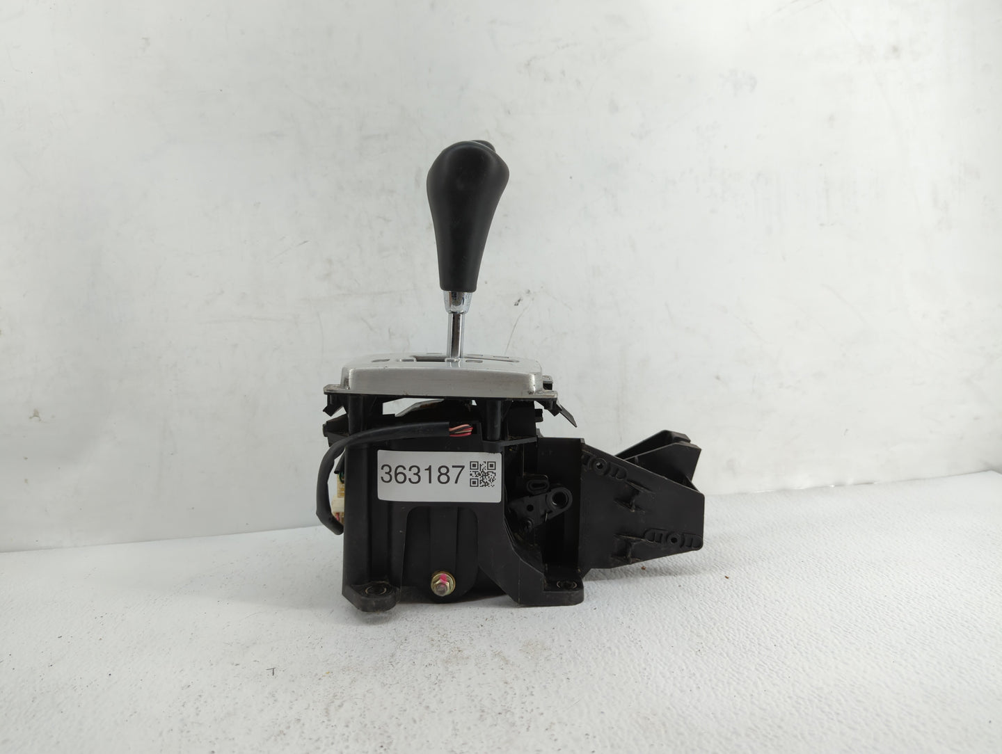 2001 Hyundai Xg300 Floor Console Assembly Shifter - Oemusedautoparts1.com