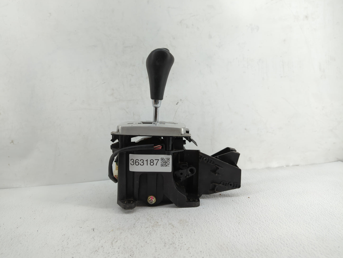 2001 Hyundai Xg300 Floor Console Assembly Shifter - Oemusedautoparts1.com