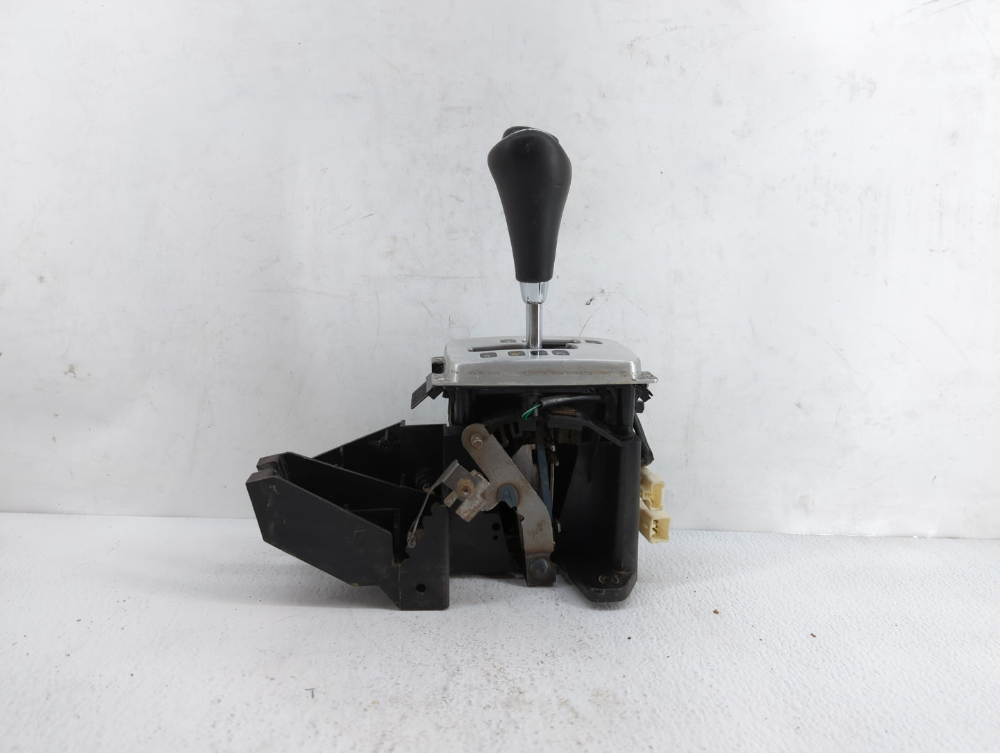 2001 Hyundai Xg300 Floor Console Assembly Shifter - Oemusedautoparts1.com