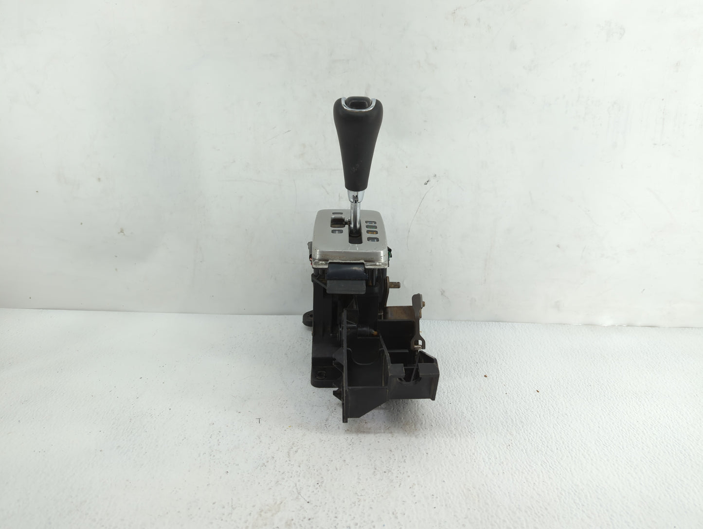2001 Hyundai Xg300 Floor Console Assembly Shifter - Oemusedautoparts1.com