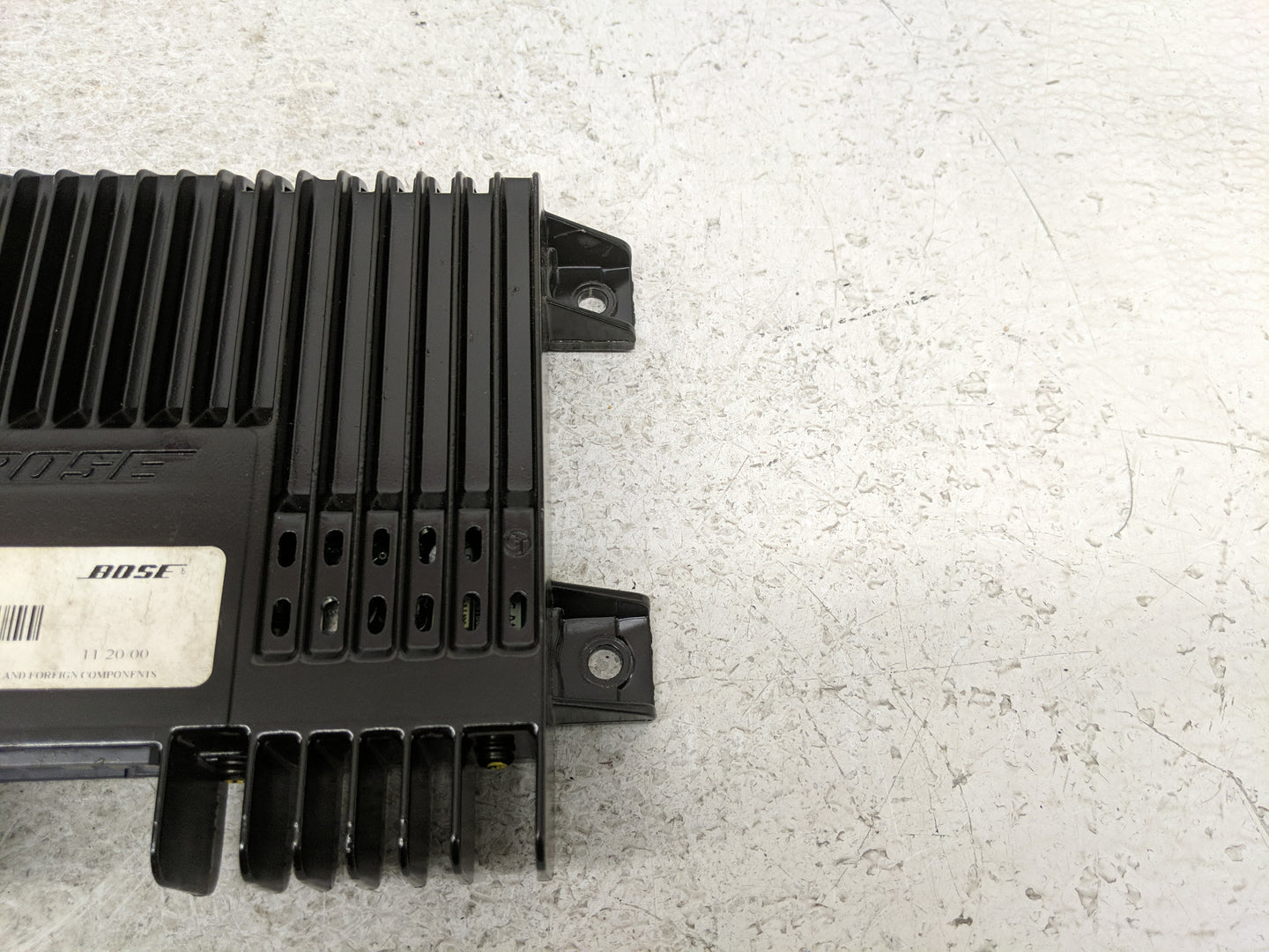 2000-2001 Infiniti I30 Radio Speaker Amplifier 28060 3y910 - Oemusedautoparts1.com