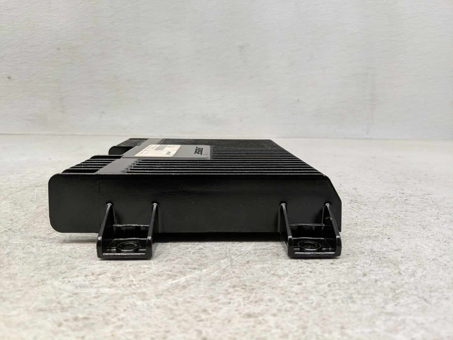 2000-2001 Infiniti I30 Radio Speaker Amplifier 28060 3y910 - Oemusedautoparts1.com