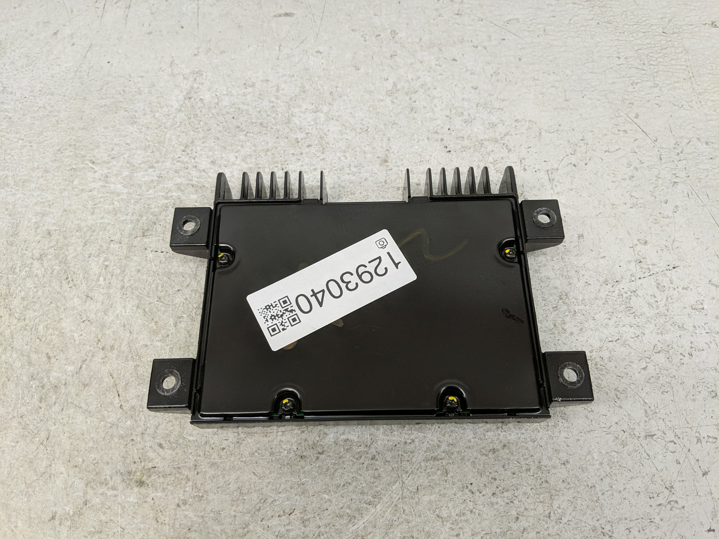 2000-2001 Infiniti I30 Radio Speaker Amplifier 28060 3y910 - Oemusedautoparts1.com