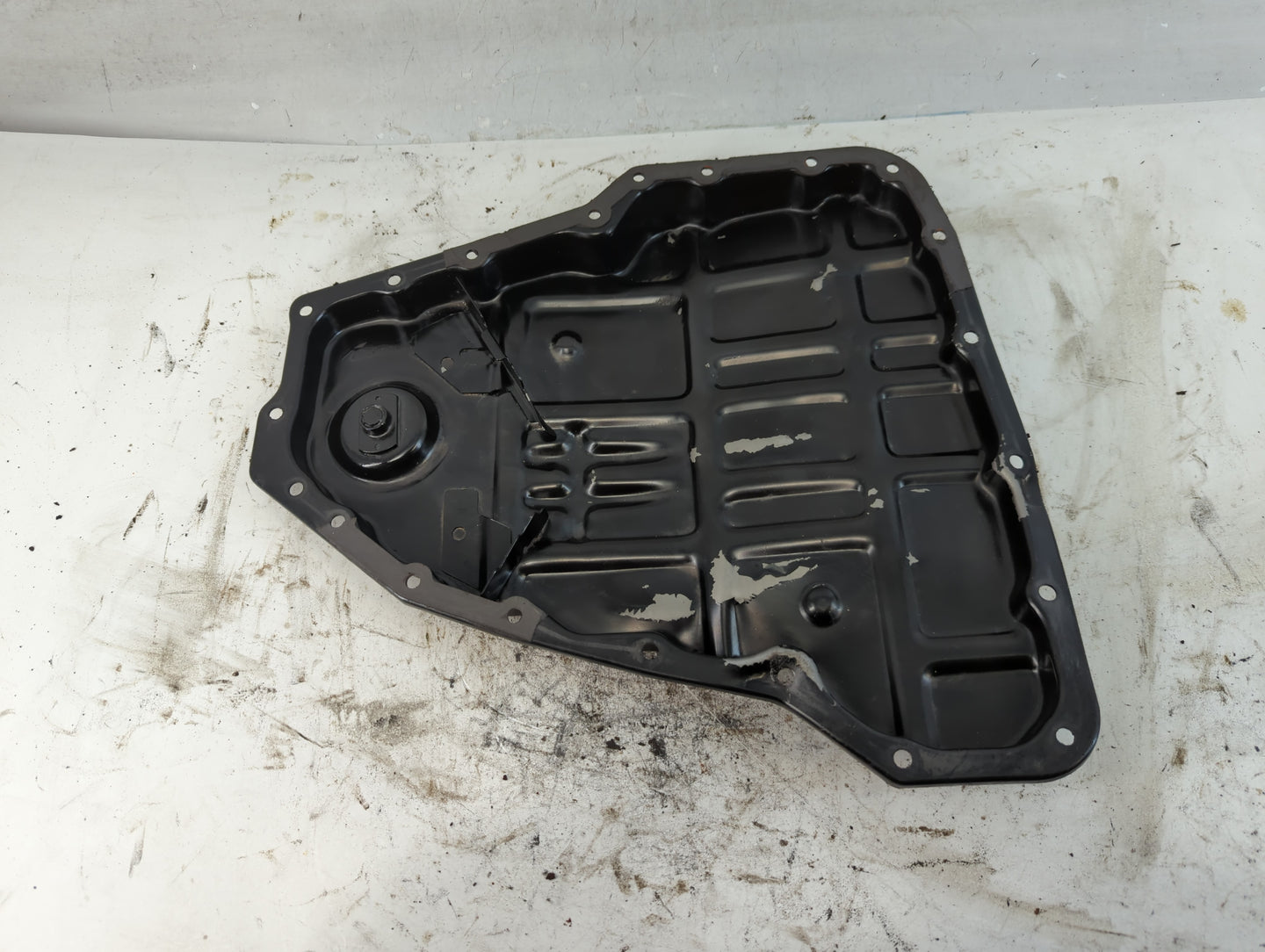 2000-2001 Infiniti I30 Engine Oil Pan Fits Fits 2000 2001 2002 2003 2004 2005 2006 2007 OEM Used Auto Parts - Oemusedautopar