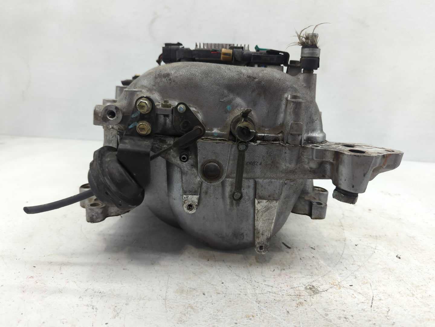 2000-2004 Isuzu Rodeo Air Intake Manifold Fits Fits 2000 2001 2002 2003 2004 OEM Used Auto Parts - Oemusedautoparts1.com