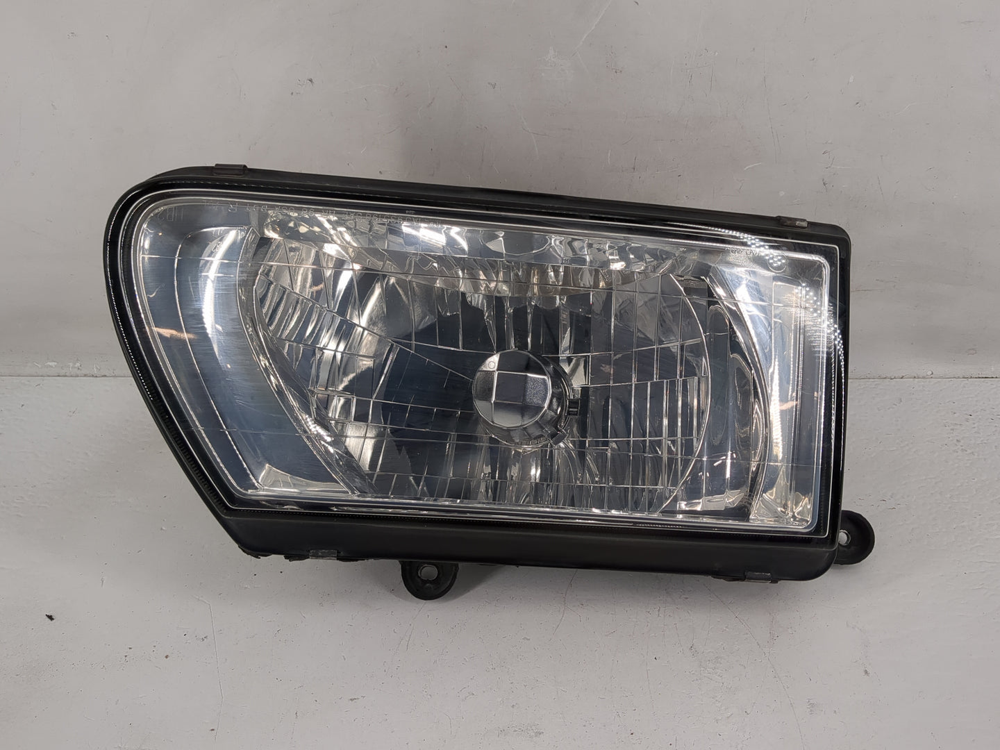 2000-2002 Isuzu Rodeo Passenger Right Oem Head Light Headlight Lamp - Oemusedautoparts1.com