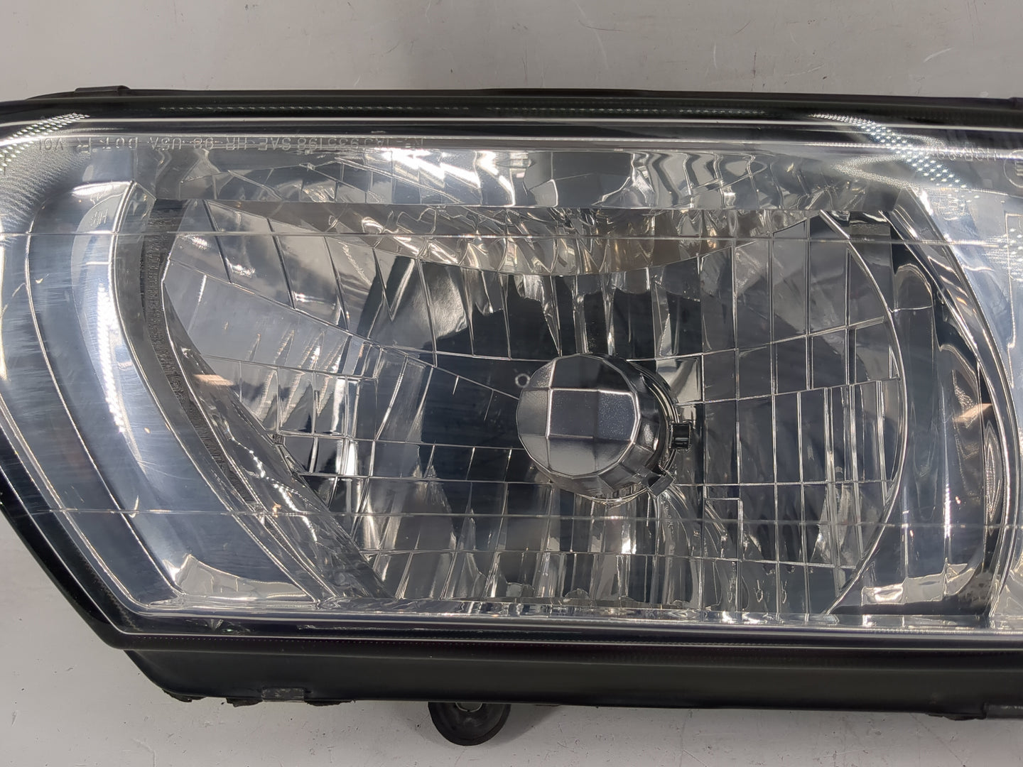 2000-2002 Isuzu Rodeo Passenger Right Oem Head Light Headlight Lamp - Oemusedautoparts1.com