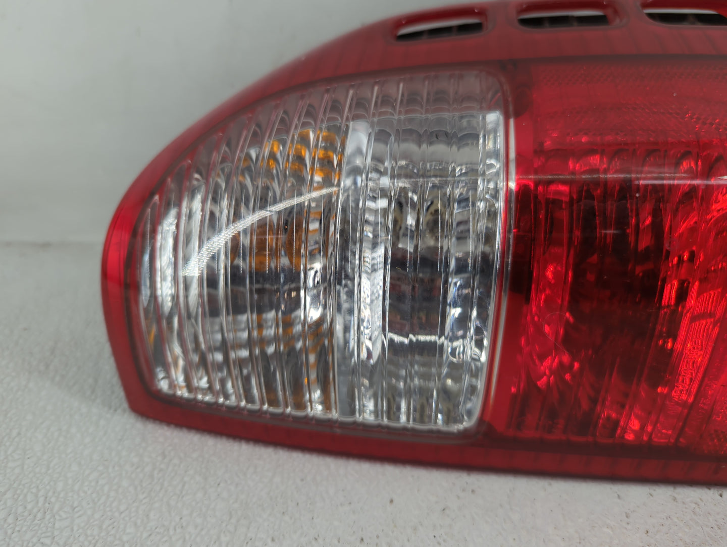 2001 Isuzu Rodeo Tail Light Assembly Passenger Right OEM P/N:220-16147 Fits OEM Used Auto Parts - Oemusedautoparts1.com