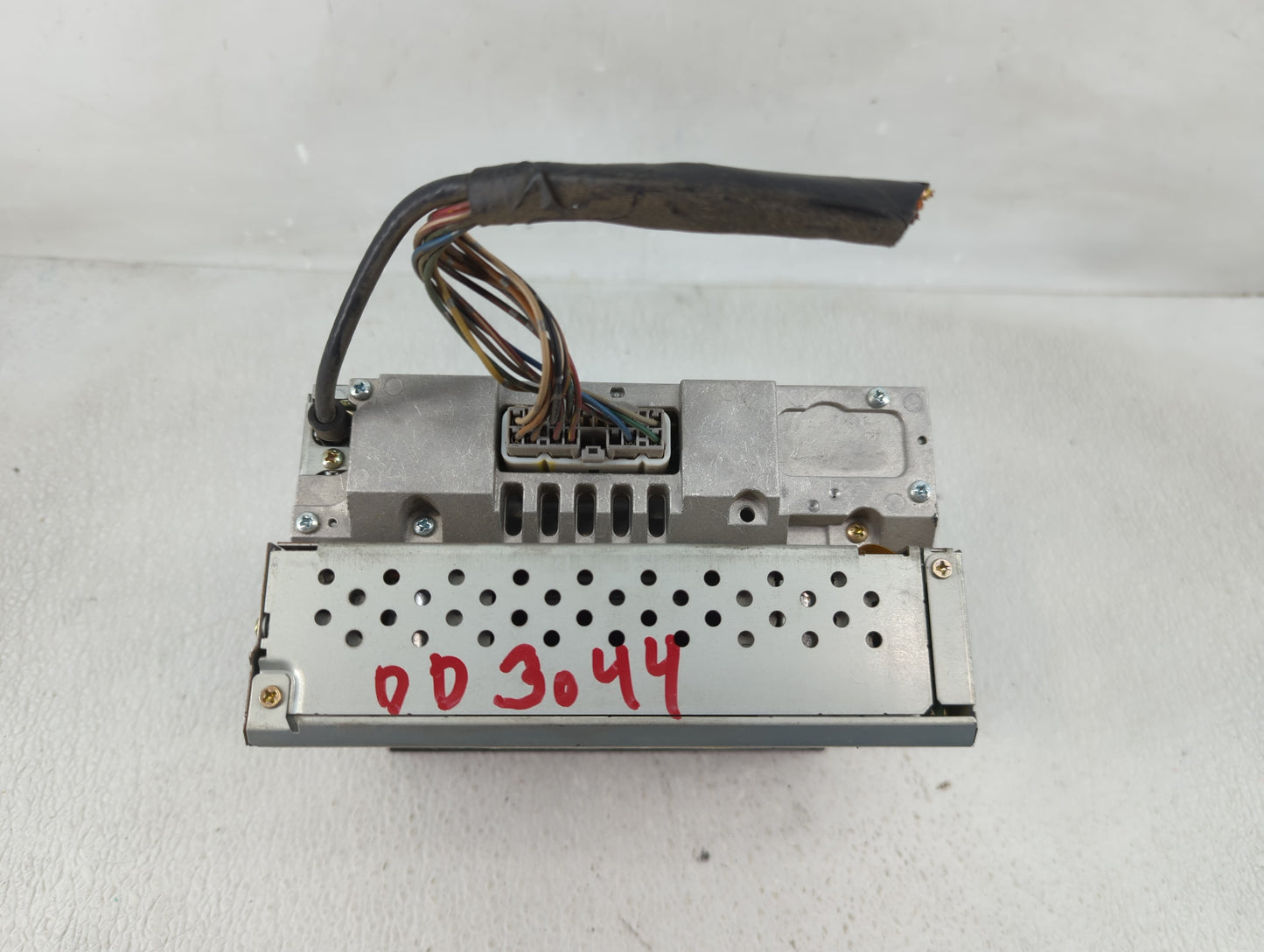 2001 Isuzu Rodeo Radio AM FM Cd Player Receiver Replacement P/N:8-97251-335-1 Fits OEM Used Auto Parts - Oemusedautoparts1.c