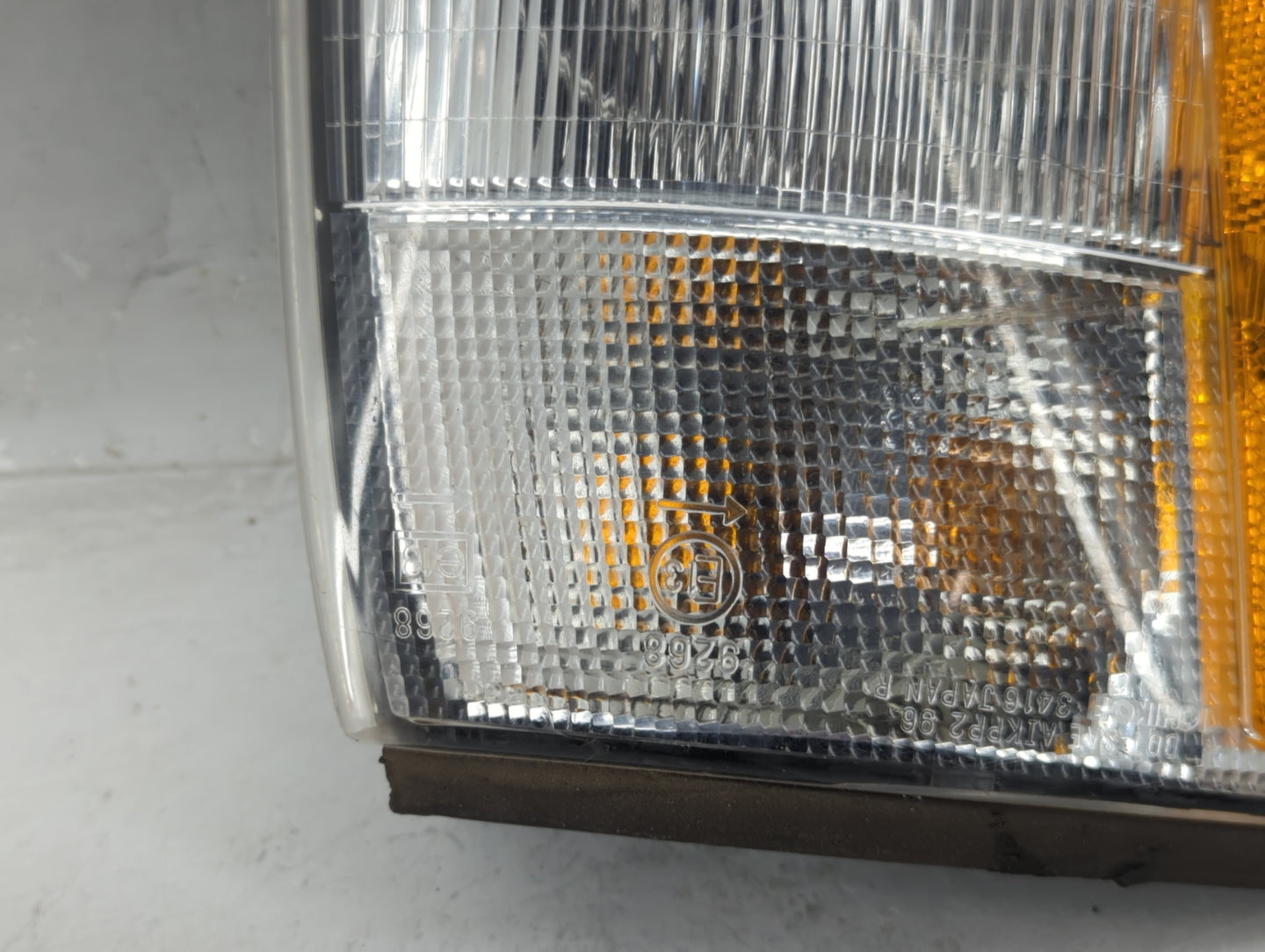 1999-2002 Isuzu Trooper Passenger Right Oem Head Light Headlight Lamp - Oemusedautoparts1.com