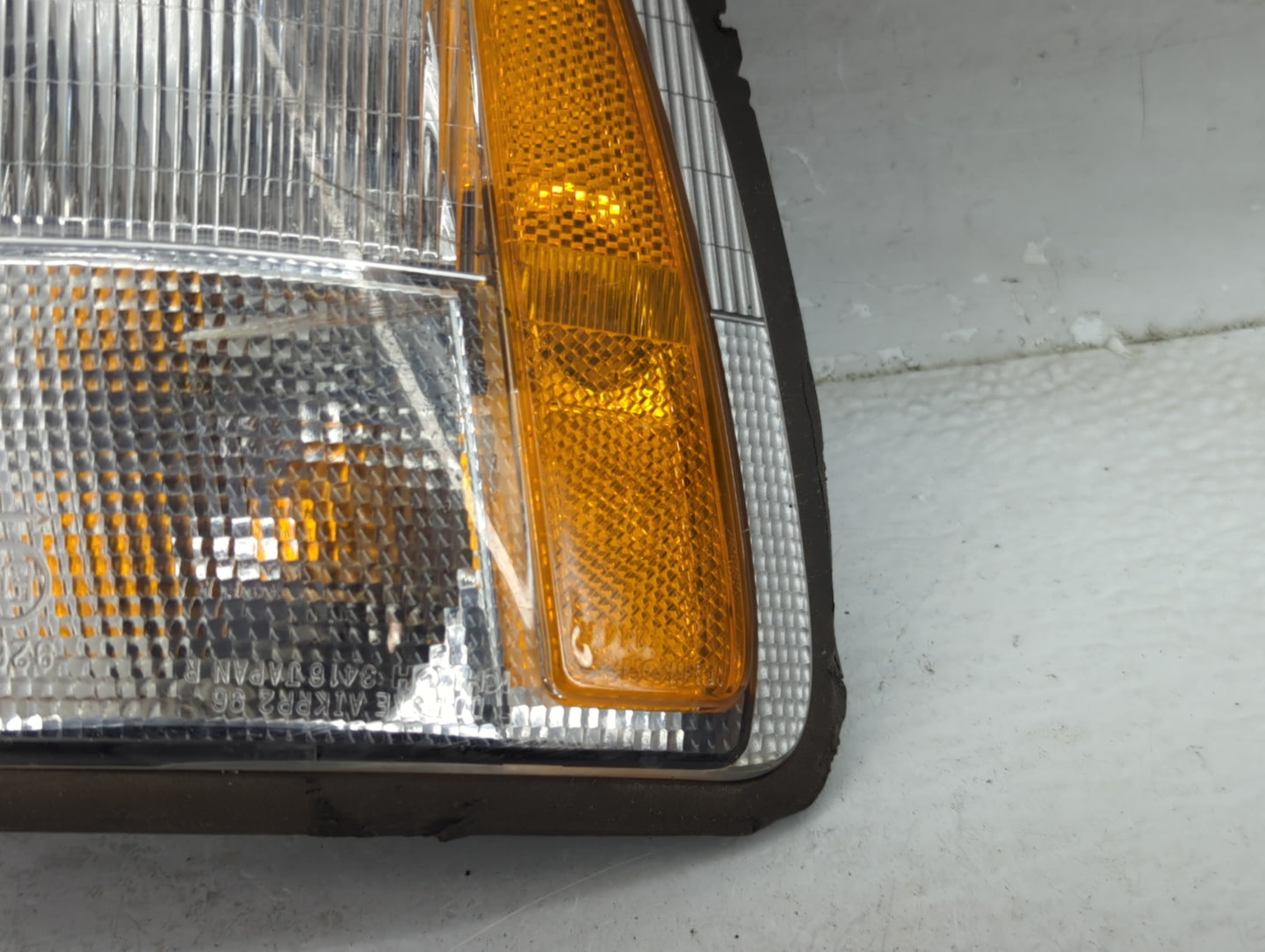1999-2002 Isuzu Trooper Passenger Right Oem Head Light Headlight Lamp - Oemusedautoparts1.com