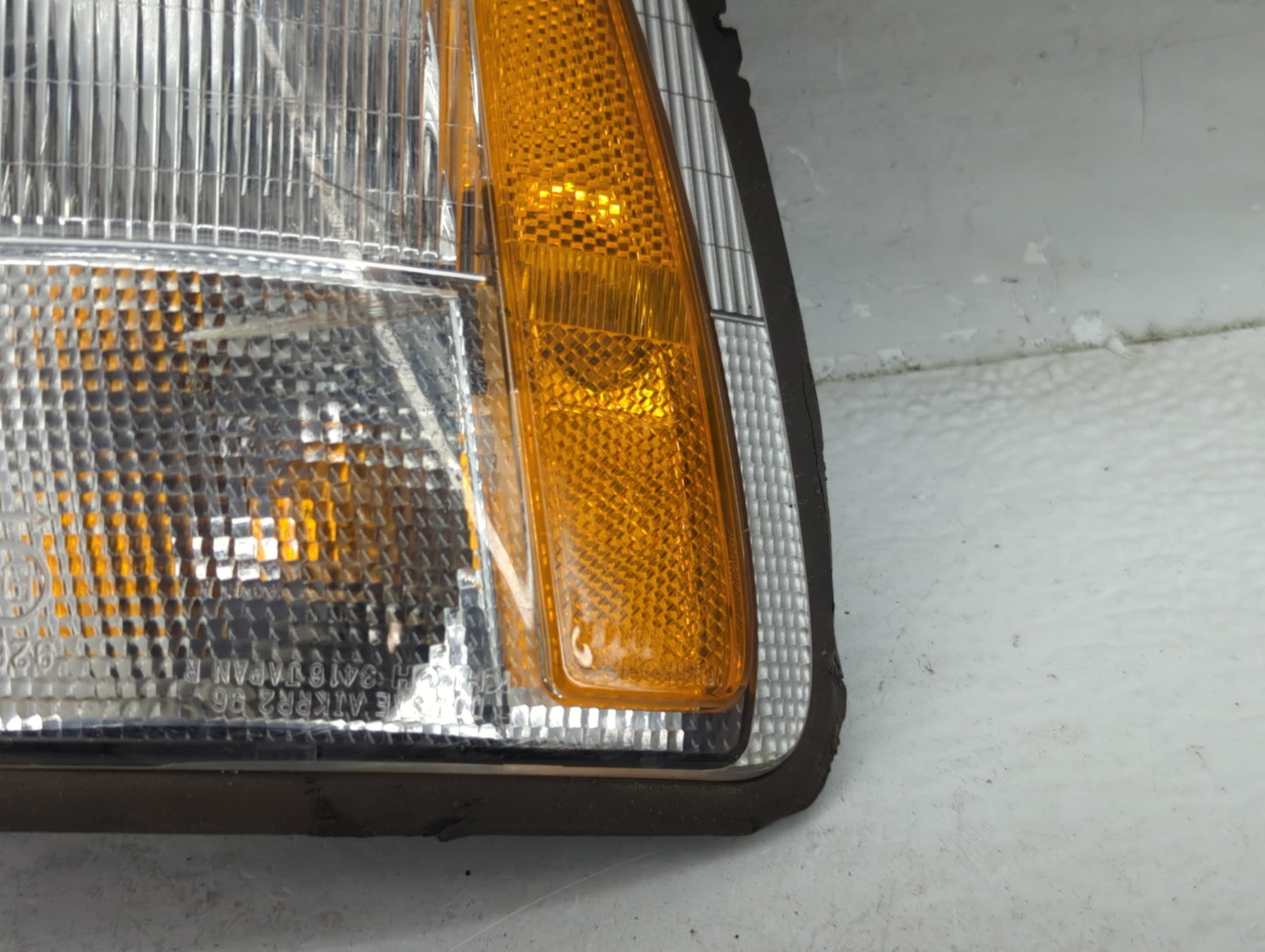 1999-2002 Isuzu Trooper Passenger Right Oem Head Light Headlight Lamp - Oemusedautoparts1.com