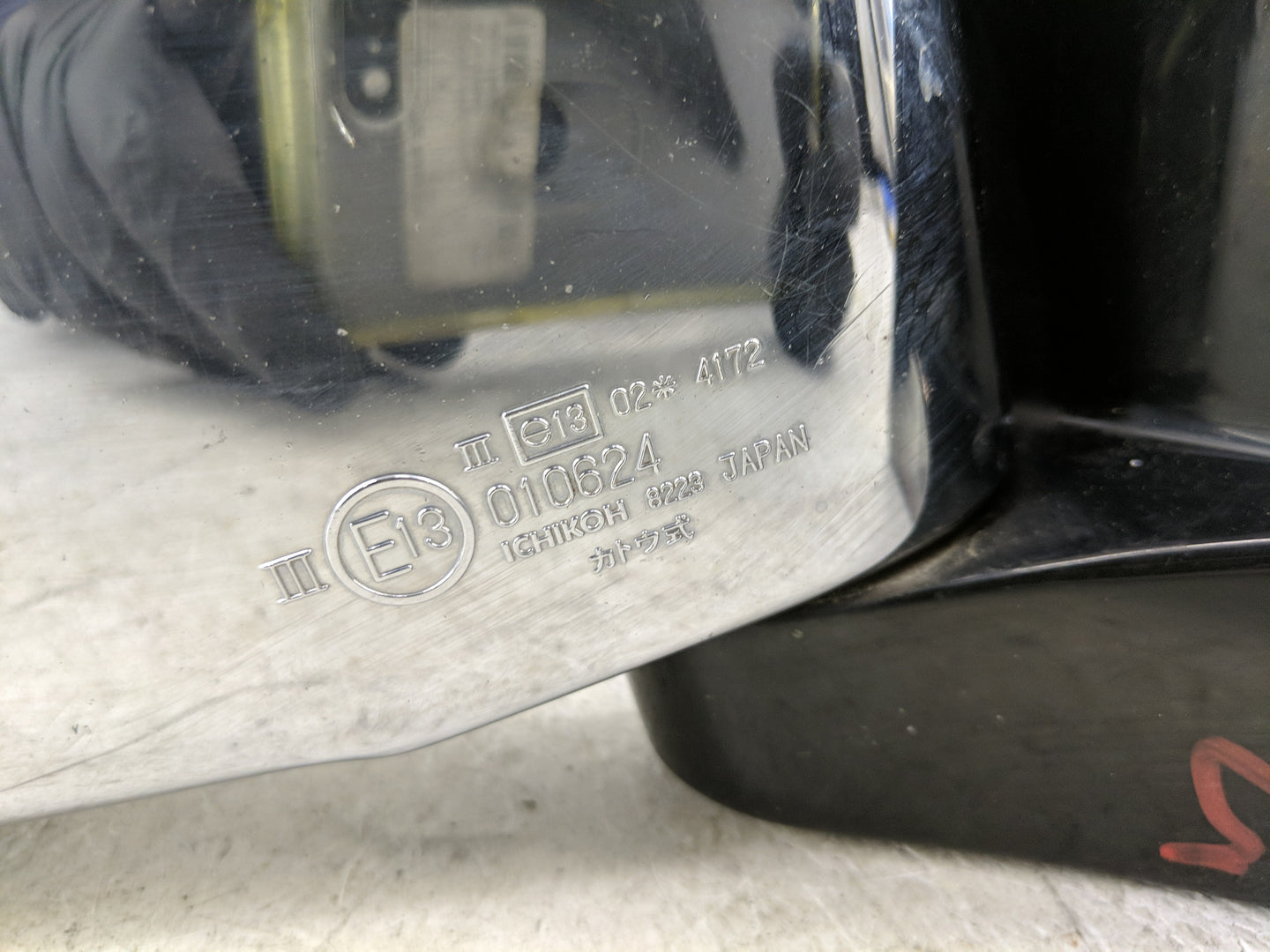 1998-2002 Isuzu Trooper Passenger Side View Mirror - Right Door Mirror OEM Used - Oemusedautoparts1.com