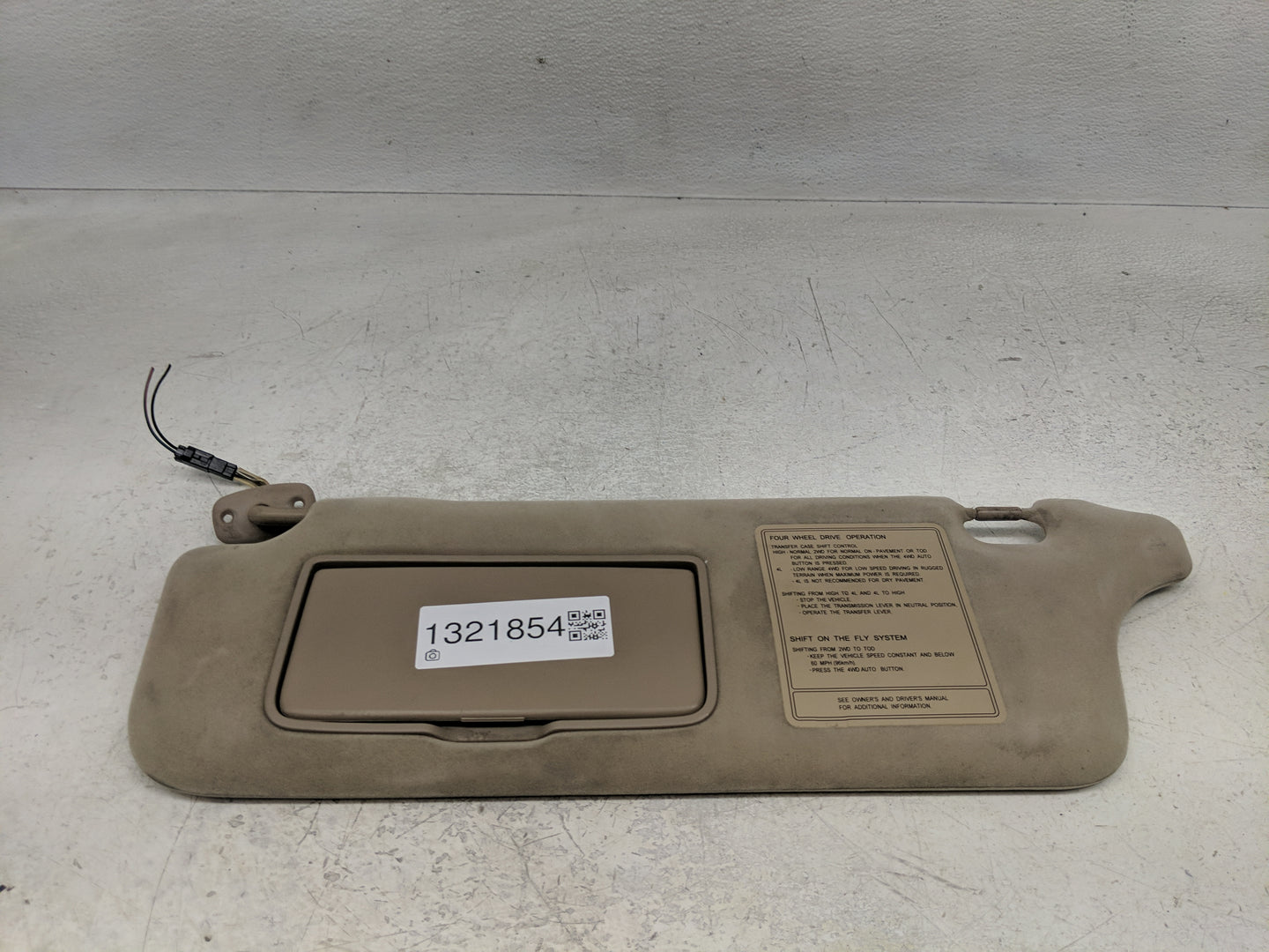 2001 Isuzu Trooper Sun Visor Shade Replacement Driver Left Mirror Fits OEM Used Auto Parts - Oemusedautoparts1.com