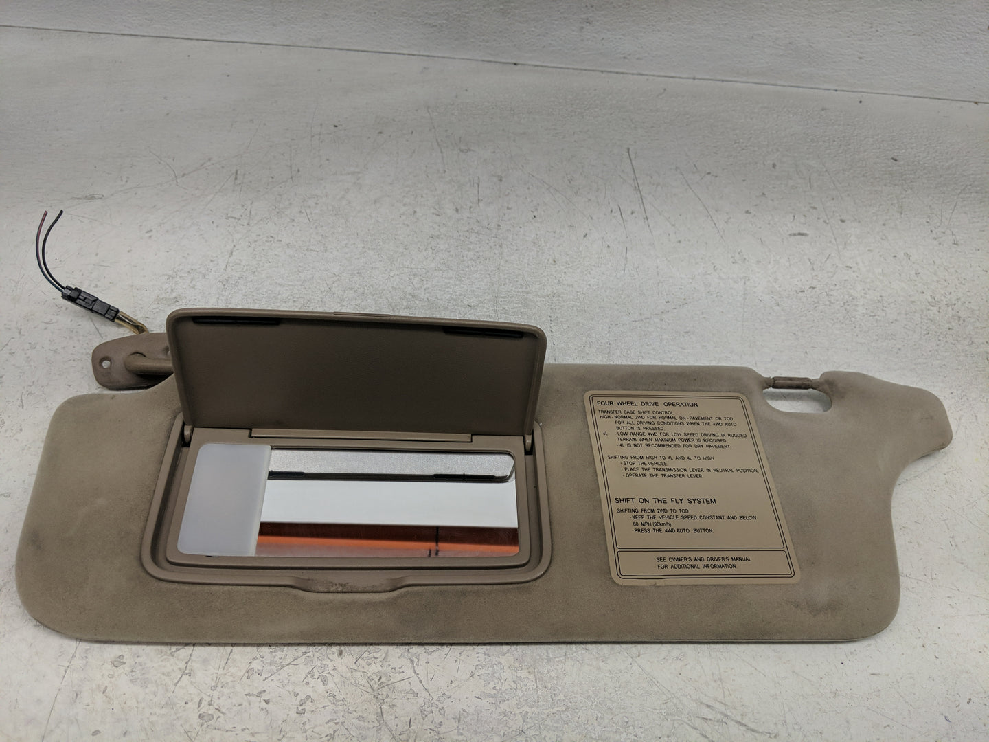 2001 Isuzu Trooper Sun Visor Shade Replacement Driver Left Mirror Fits OEM Used Auto Parts - Oemusedautoparts1.com