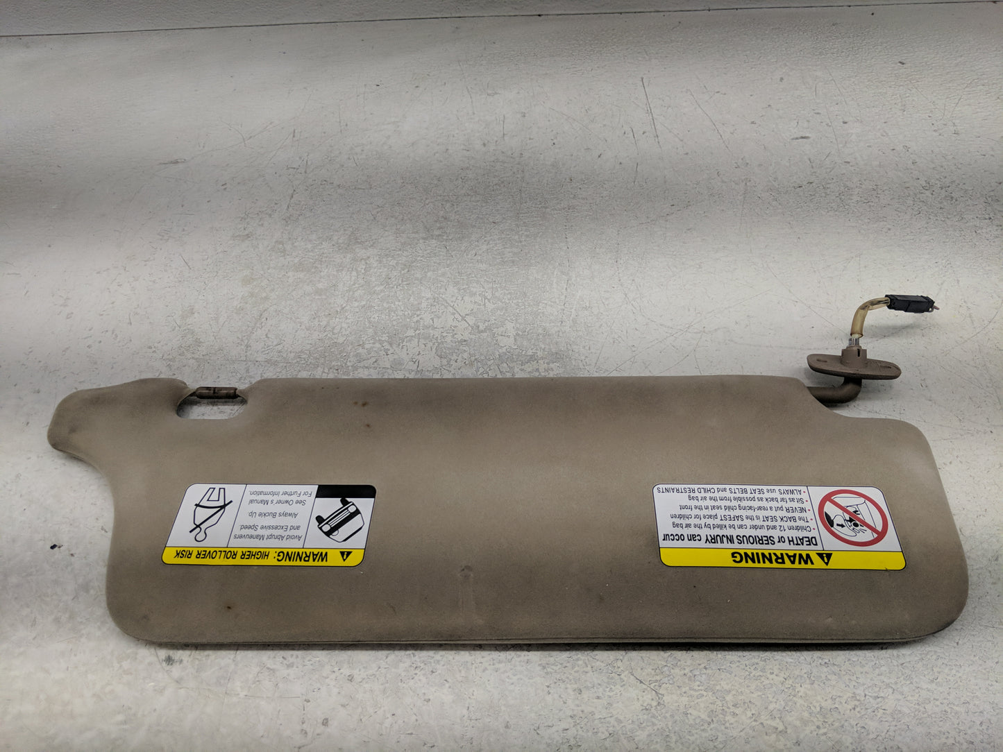 2001 Isuzu Trooper Sun Visor Shade Replacement Driver Left Mirror Fits OEM Used Auto Parts - Oemusedautoparts1.com