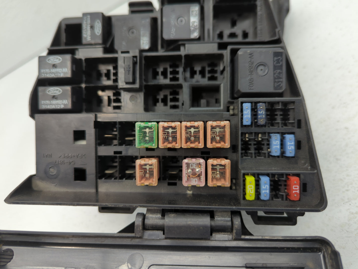 2000-2001 Jaguar S-Type Fusebox Fuse Box Panel Relay Module P/N:XW4T-14A075-C Fits Fits 2000 2001 OEM Used Auto Parts - Oemu