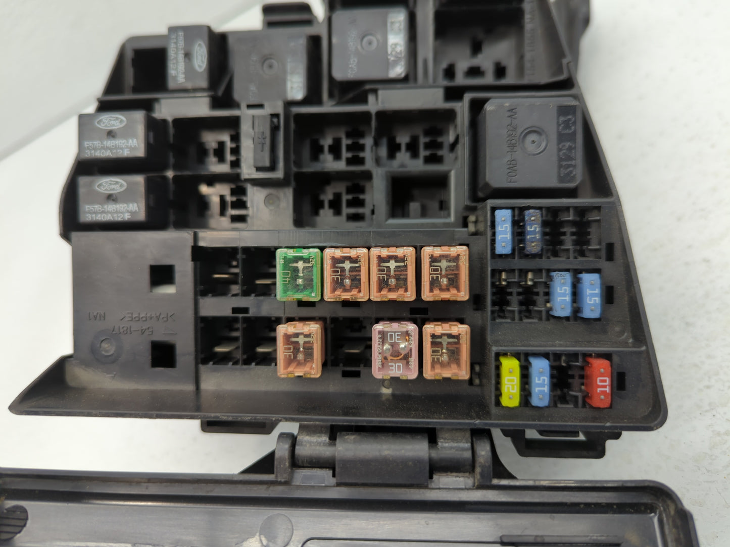 2000-2001 Jaguar S-Type Fusebox Fuse Box Panel Relay Module P/N:XW4T-14A075-C Fits Fits 2000 2001 OEM Used Auto Parts - Oemu