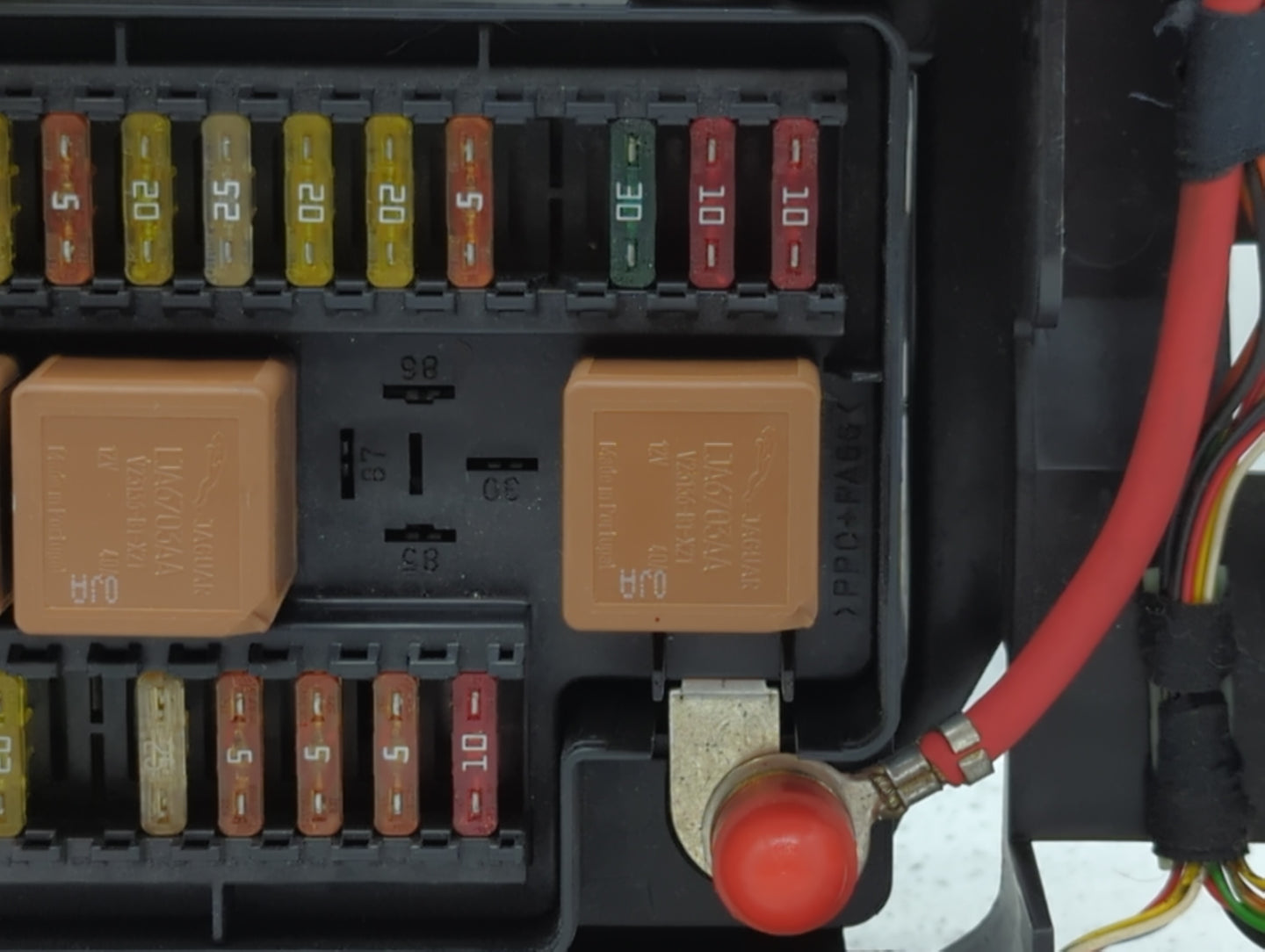 2000-2003 Jaguar Xj8 Fusebox Fuse Box Panel Relay Module Fits Fits 2000 2001 2002 2003 OEM Used Auto Parts - Oemusedautopart