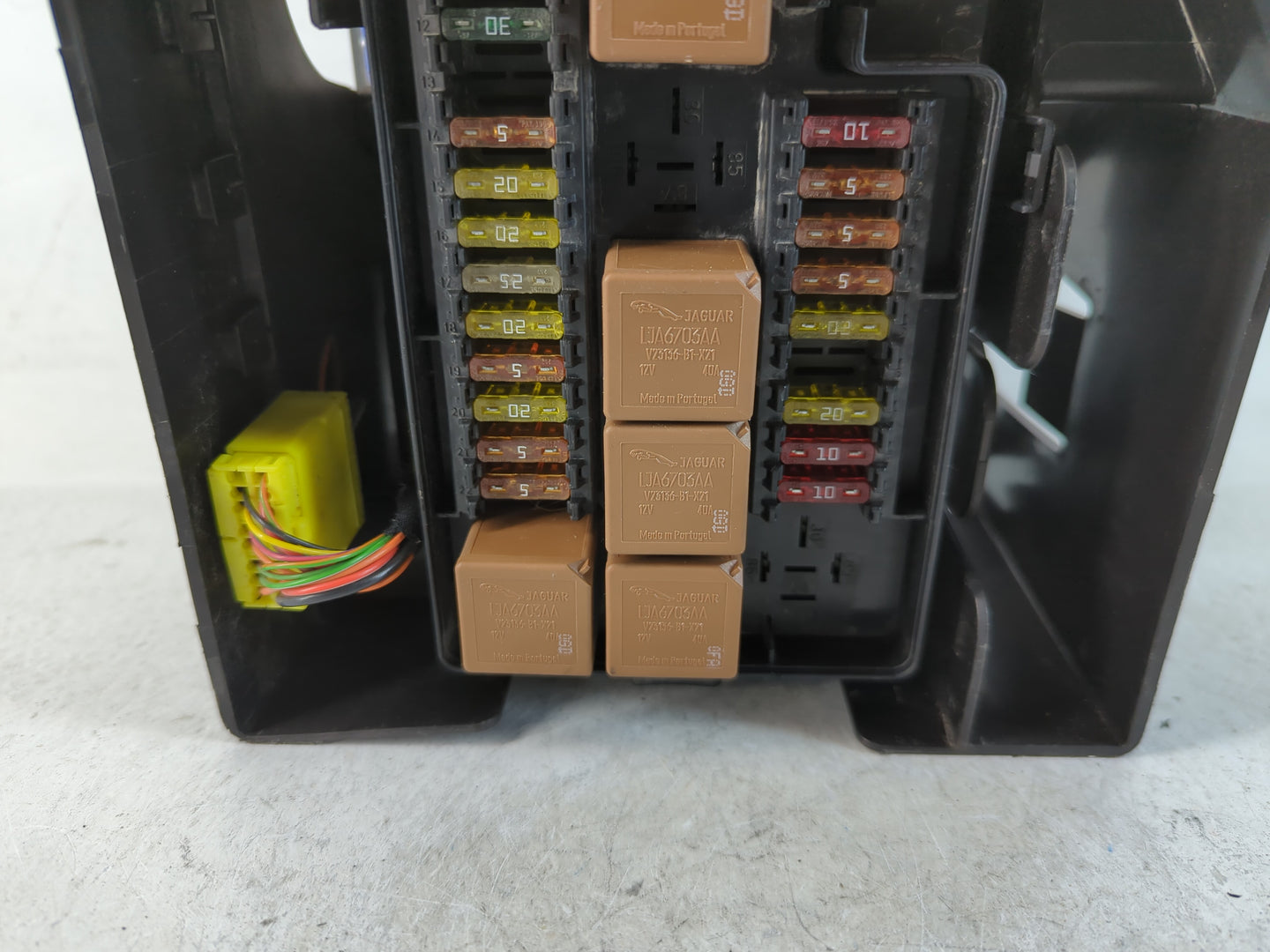 2000-2003 Jaguar Xj8 Fusebox Fuse Box Panel Relay Module P/N:PP-T20 GJA 3892 AA Fits Fits 2000 2001 2002 2003 OEM Used Auto 